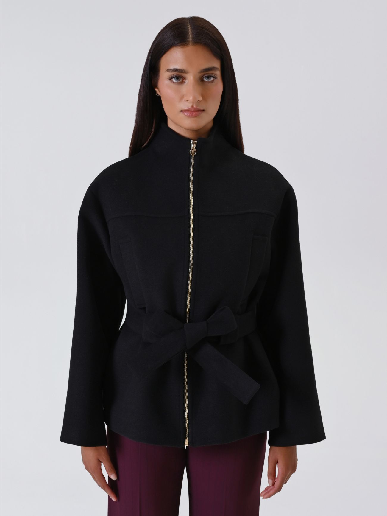 Cappotto Corto Nero con Cintura det_2