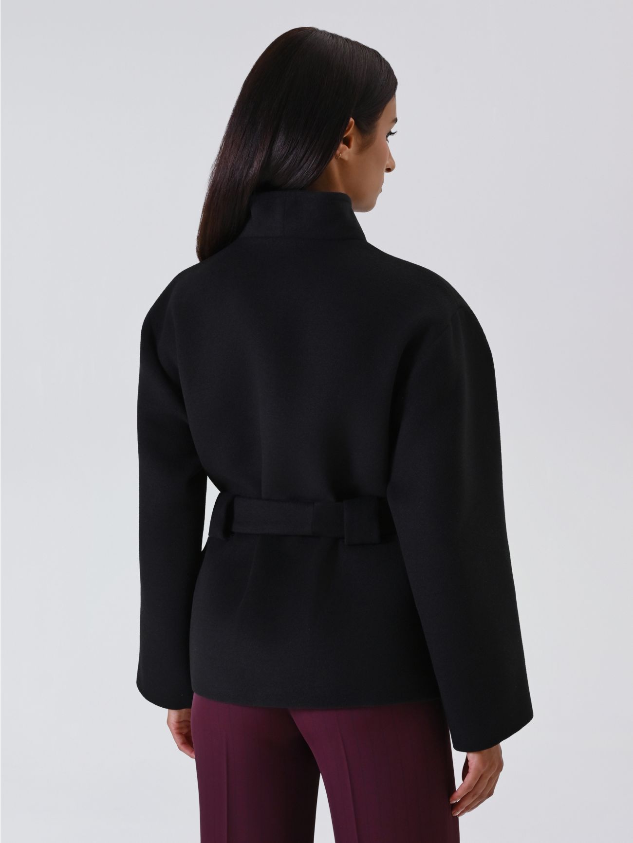 Cappotto Corto Nero con Cintura det_3