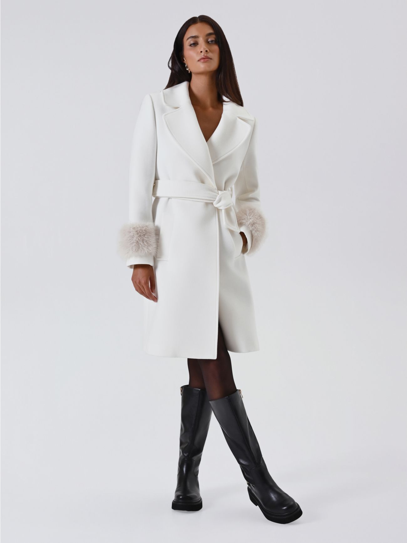 Cappotto Bianco con Maniche effetto Pelliccia in_i7