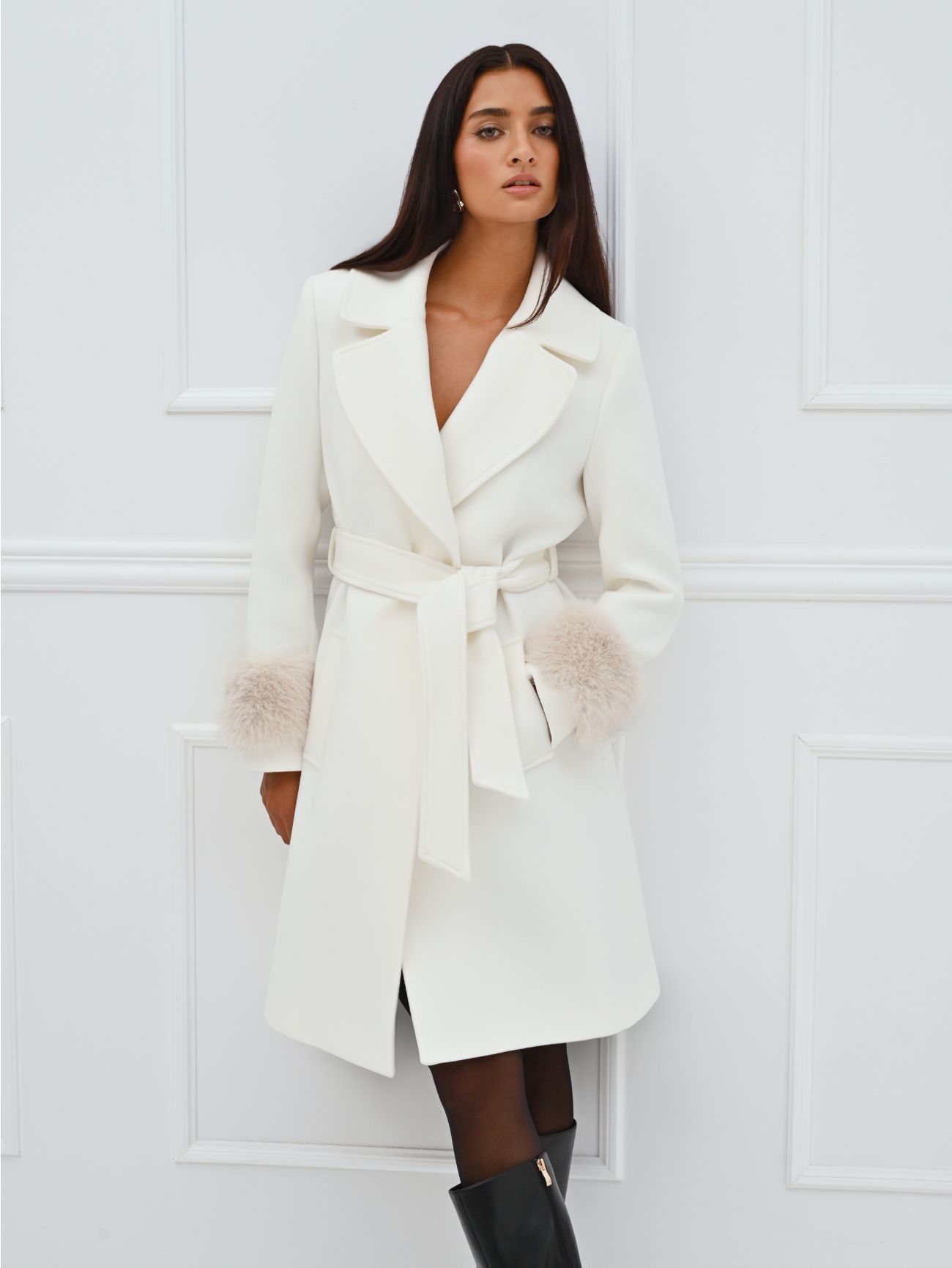 Cappotto Bianco con Maniche effetto Pelliccia  Rinascimento
