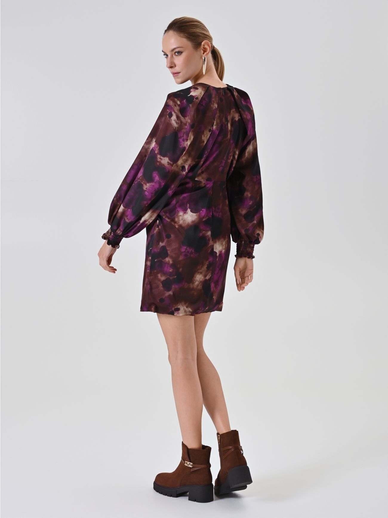 Abstract Print Satin Mini Dress det_3