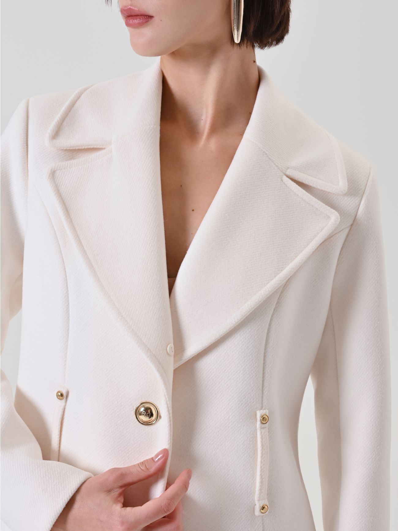 Cappotto bianco con collo effetto pelliccia in_i4