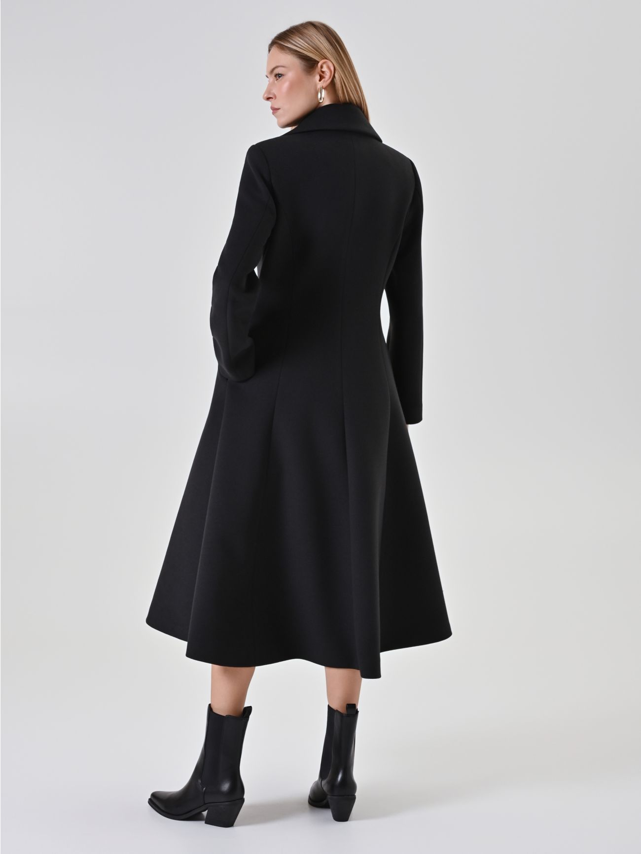 Black double-breasted long coat det_3