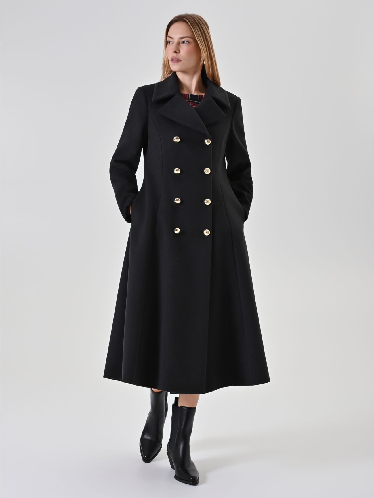 Black double-breasted long coat in_i7