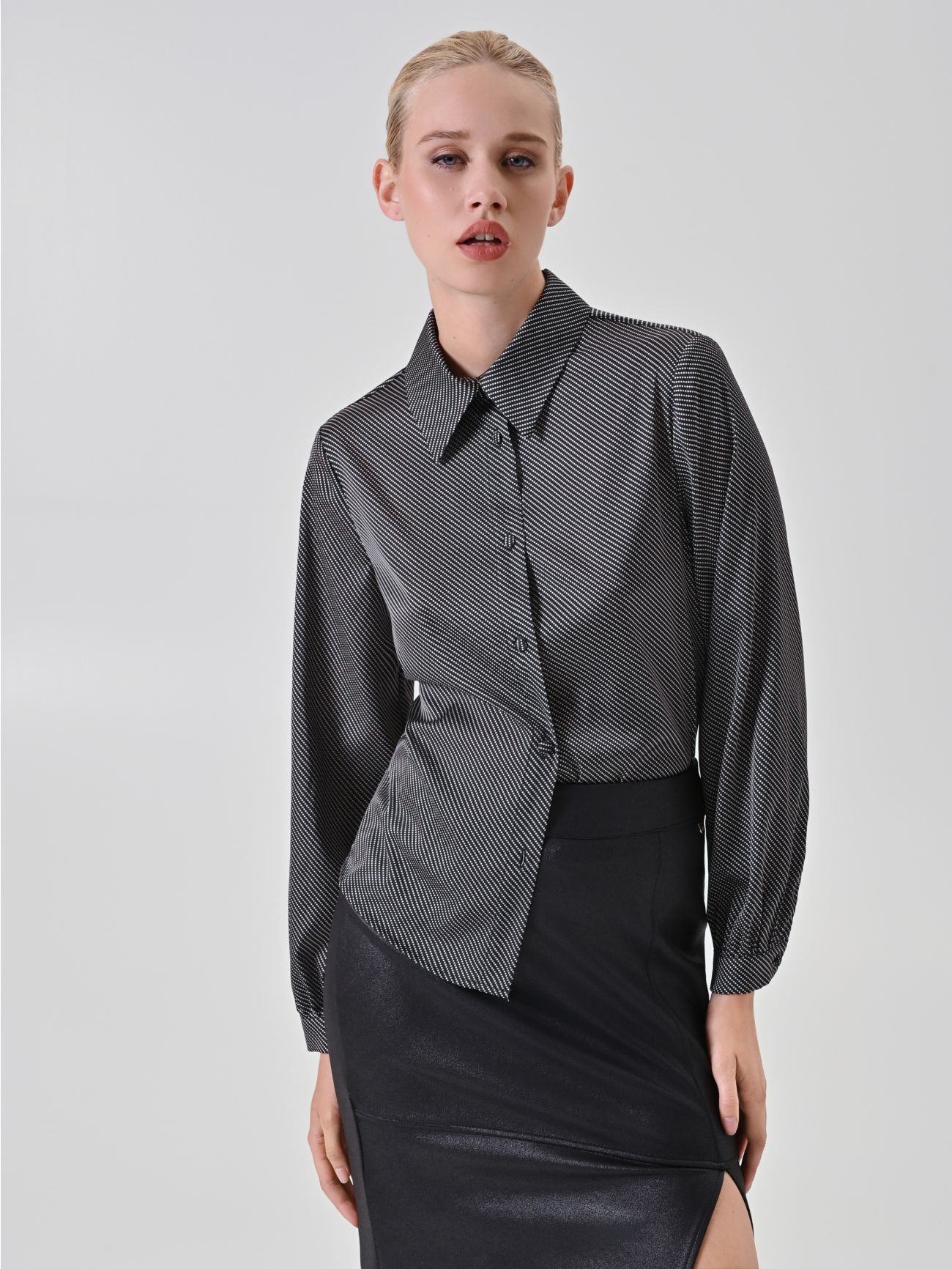 Optical-Print Black Shirt in_i7