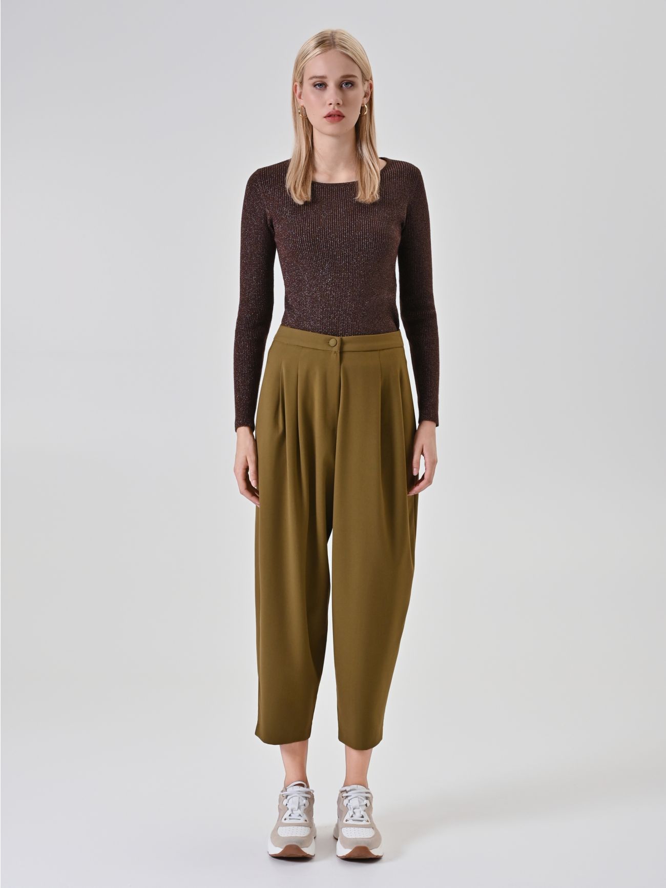 Military Green Pleated Carrot Trousers det_1
