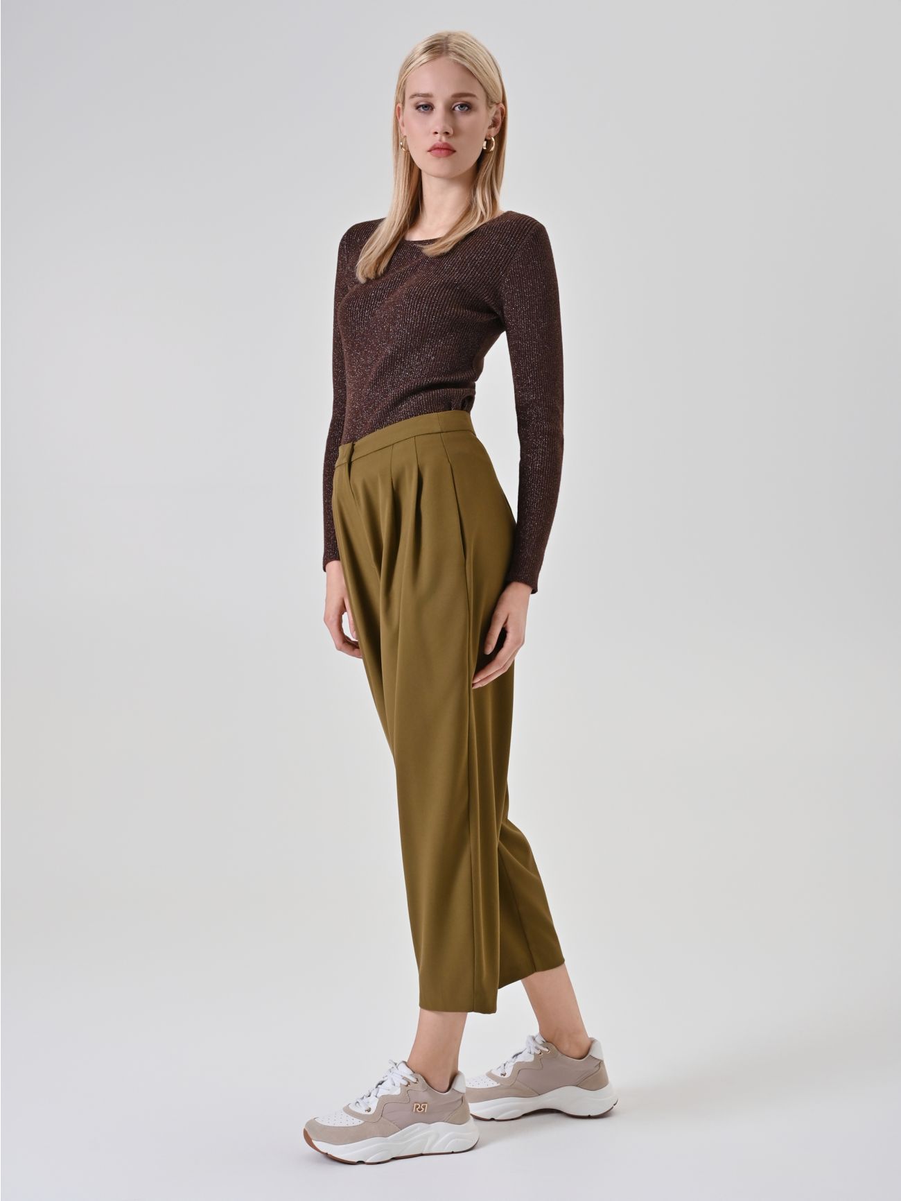 Military Green Pleated Carrot Trousers in_i7