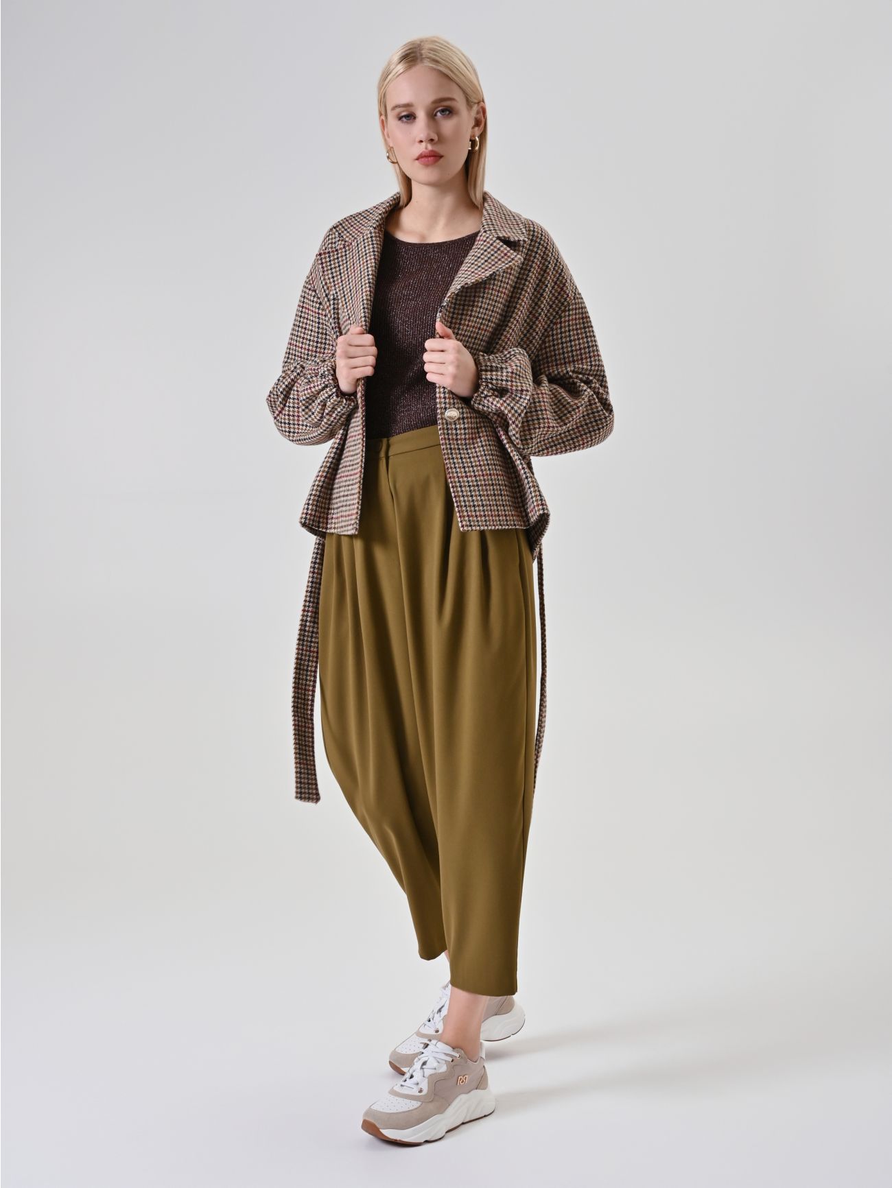 Olivgrüne Karottenhose mit Bundfalten  Rinascimento
