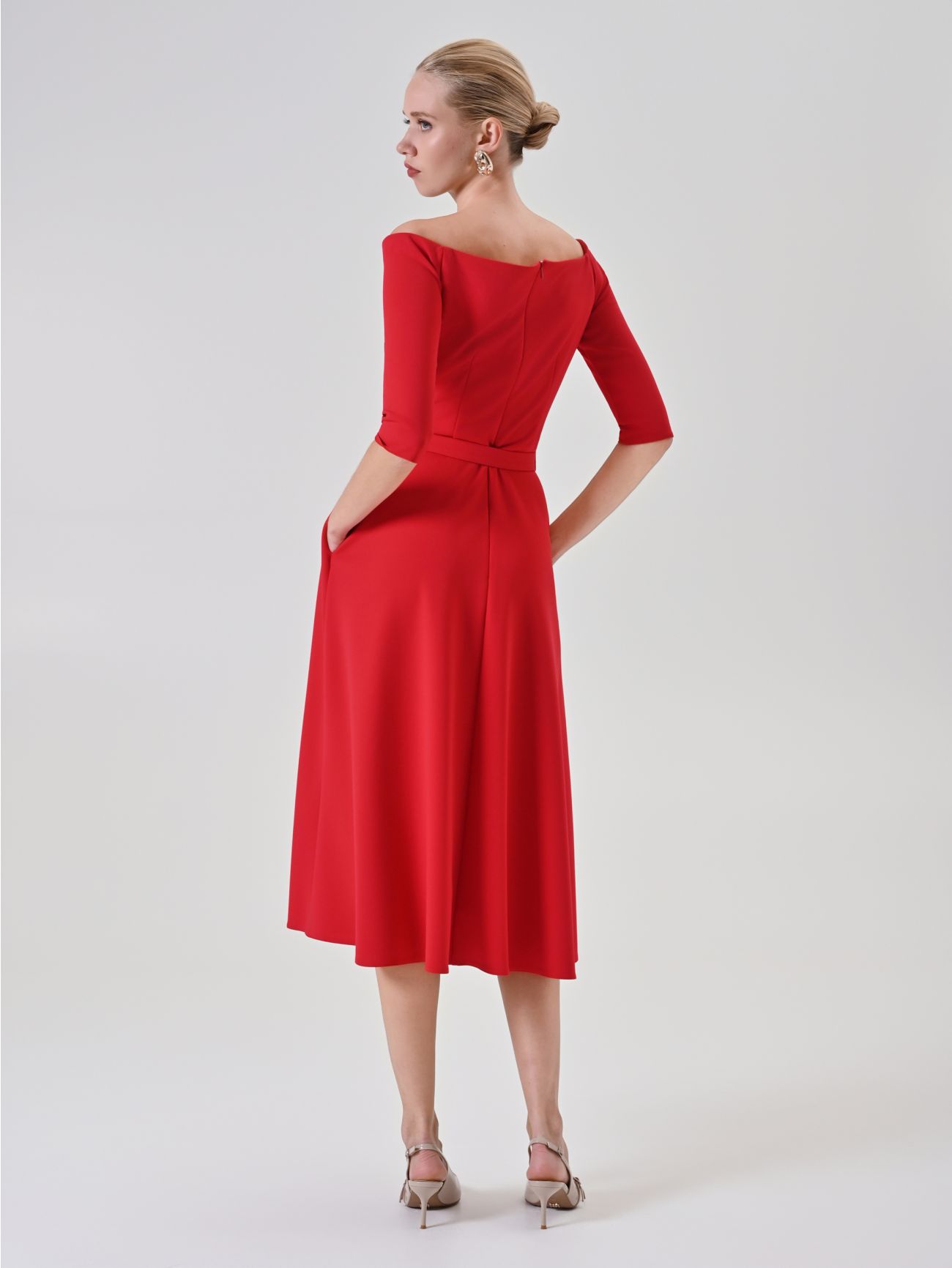 Rotes Midikleid mit Taillengürtel det_3