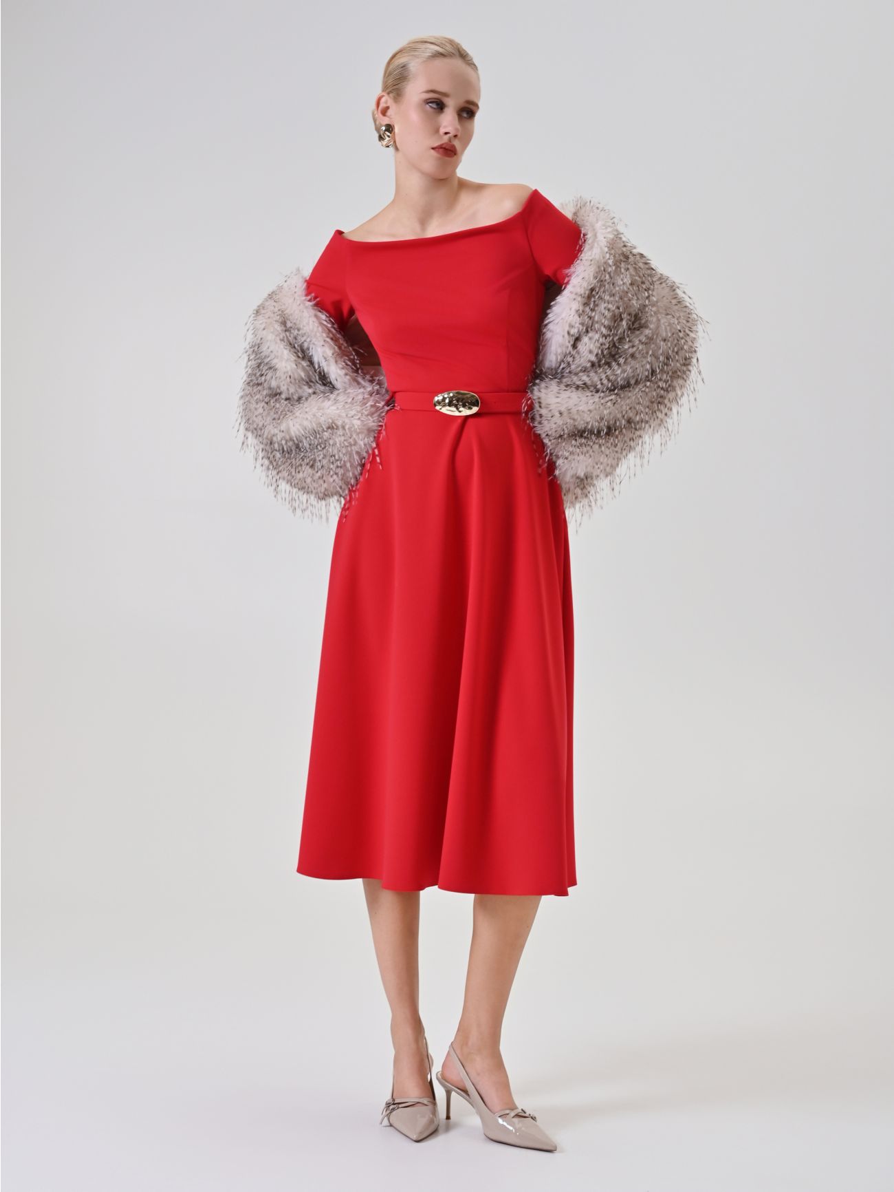 Rotes Midikleid mit Taillengürtel  Rinascimento