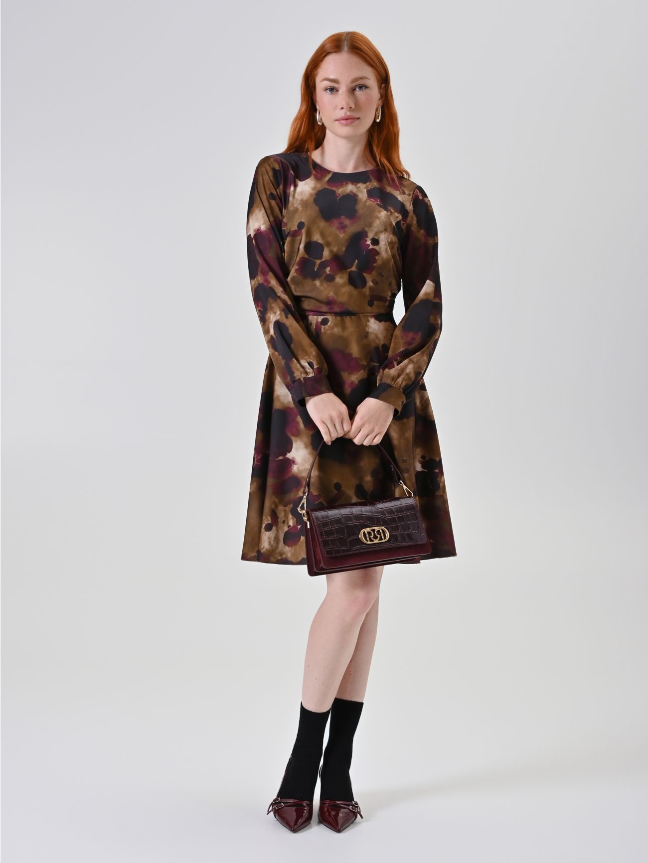 Midikleid mit abstraktem Print in Militärgrün  Rinascimento