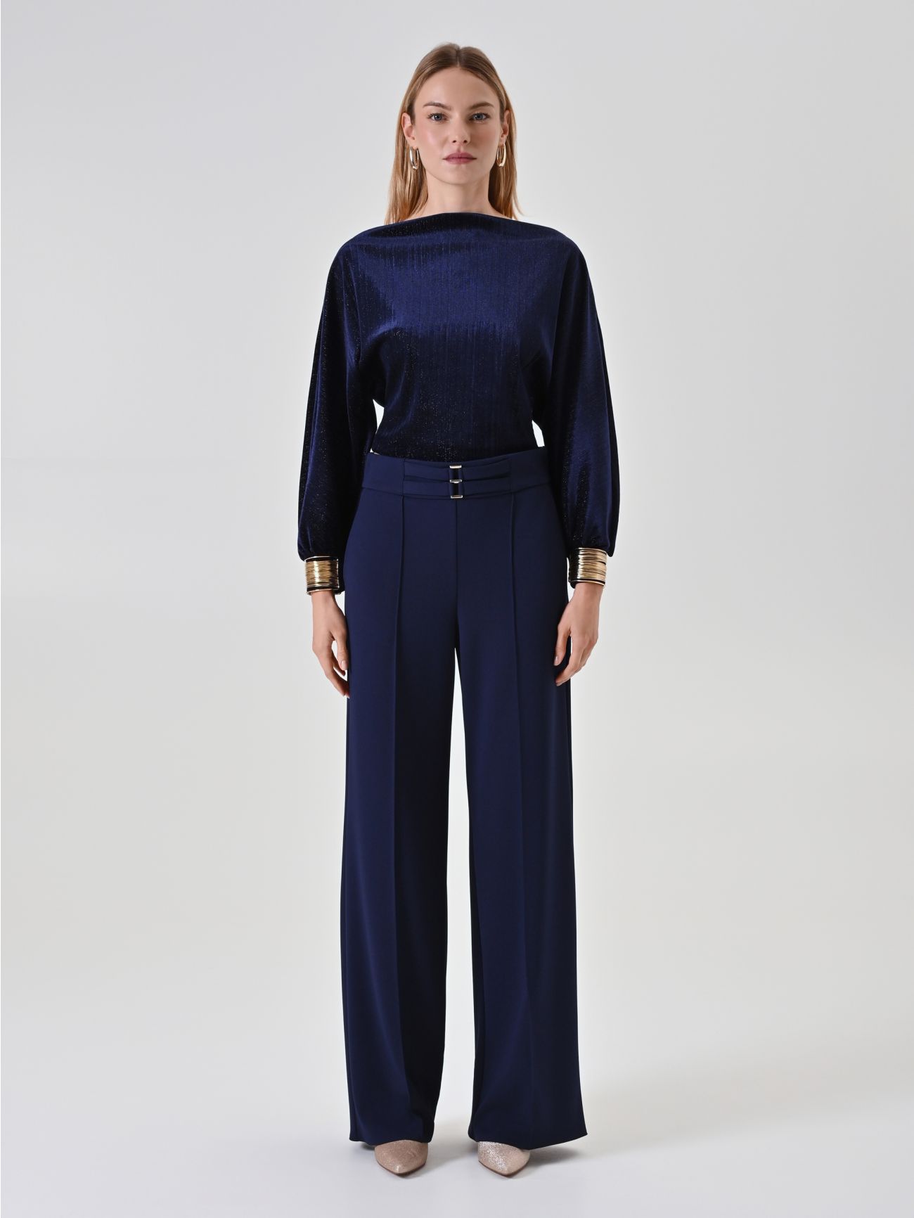 Pantalon palazzo bleu à détail doré det_1
