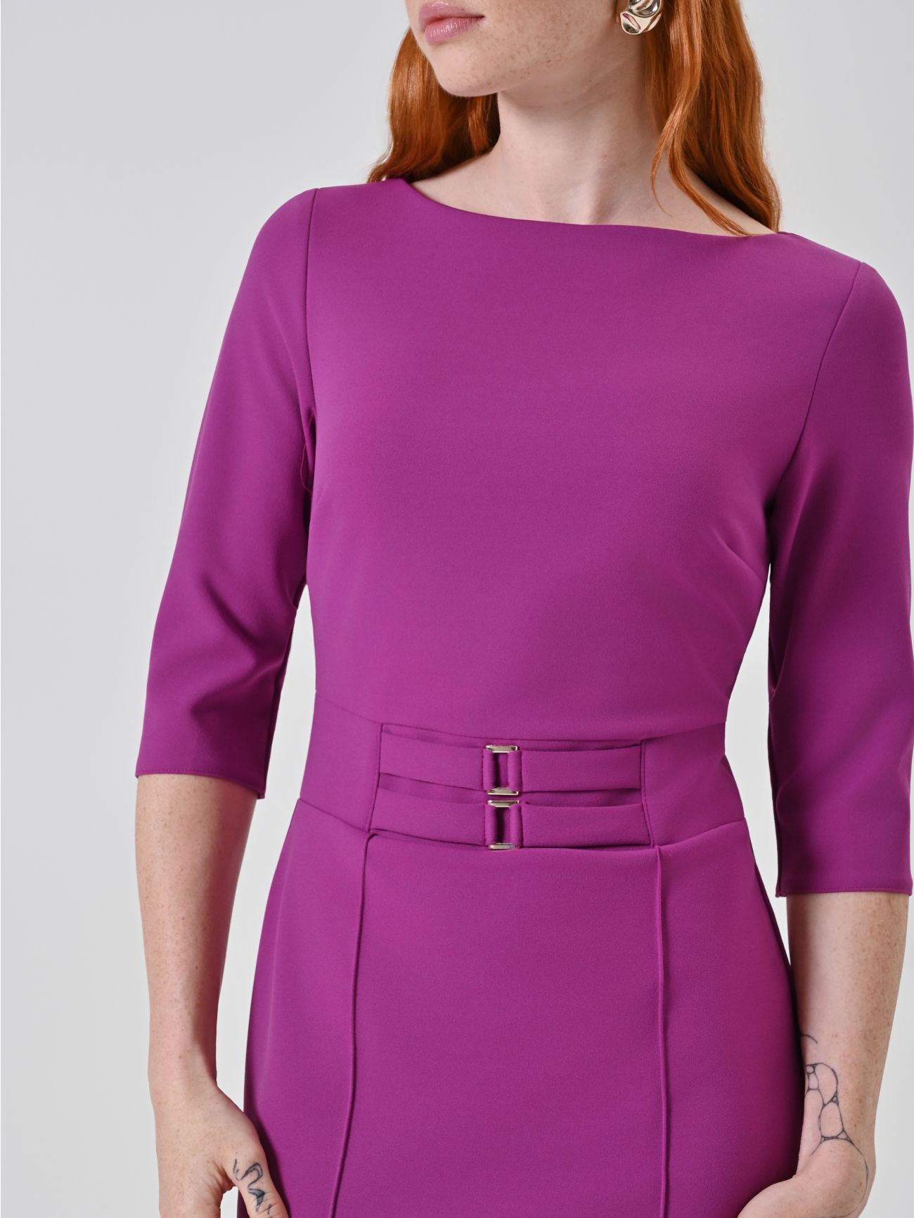 Abito tubino con dettaglio gioiello in_i5