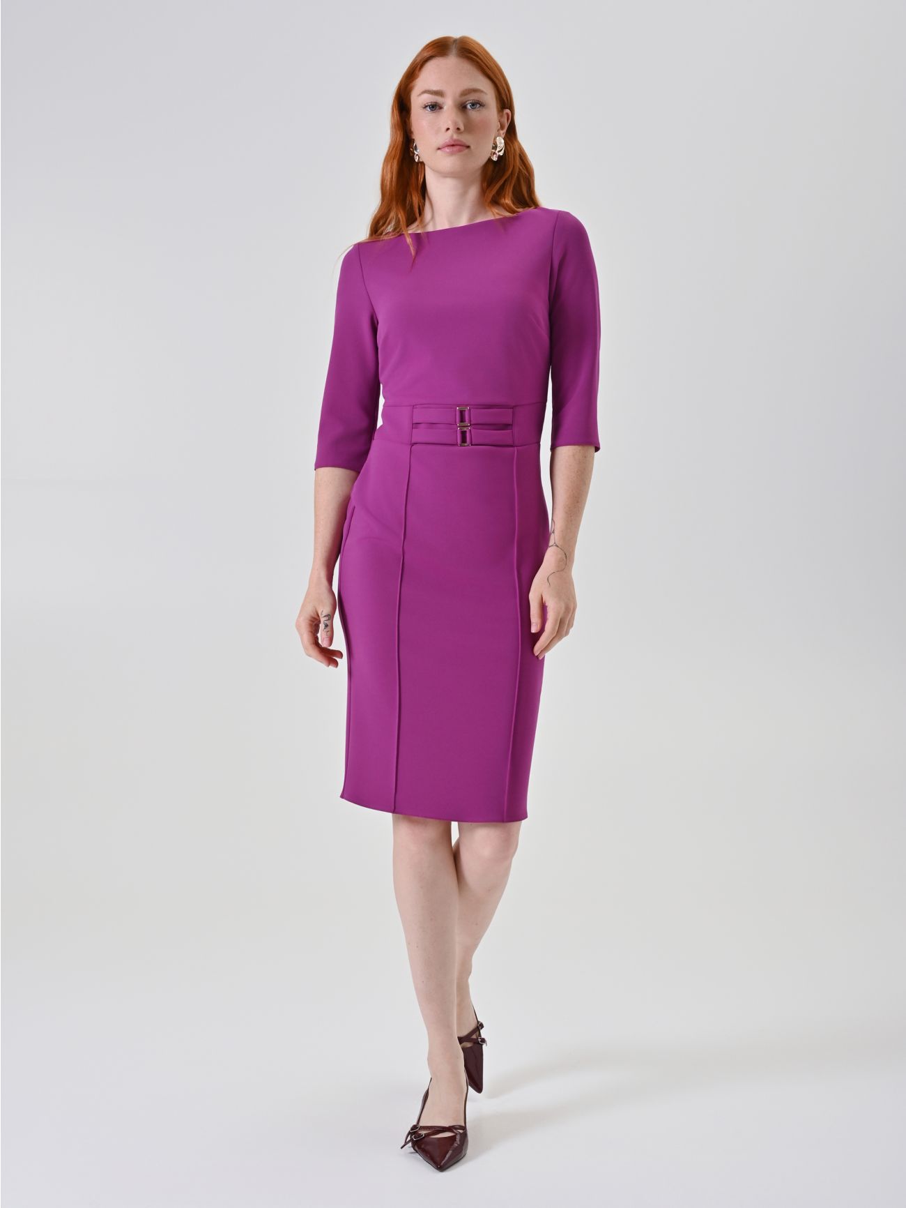 Abito tubino con dettaglio gioiello in_i7