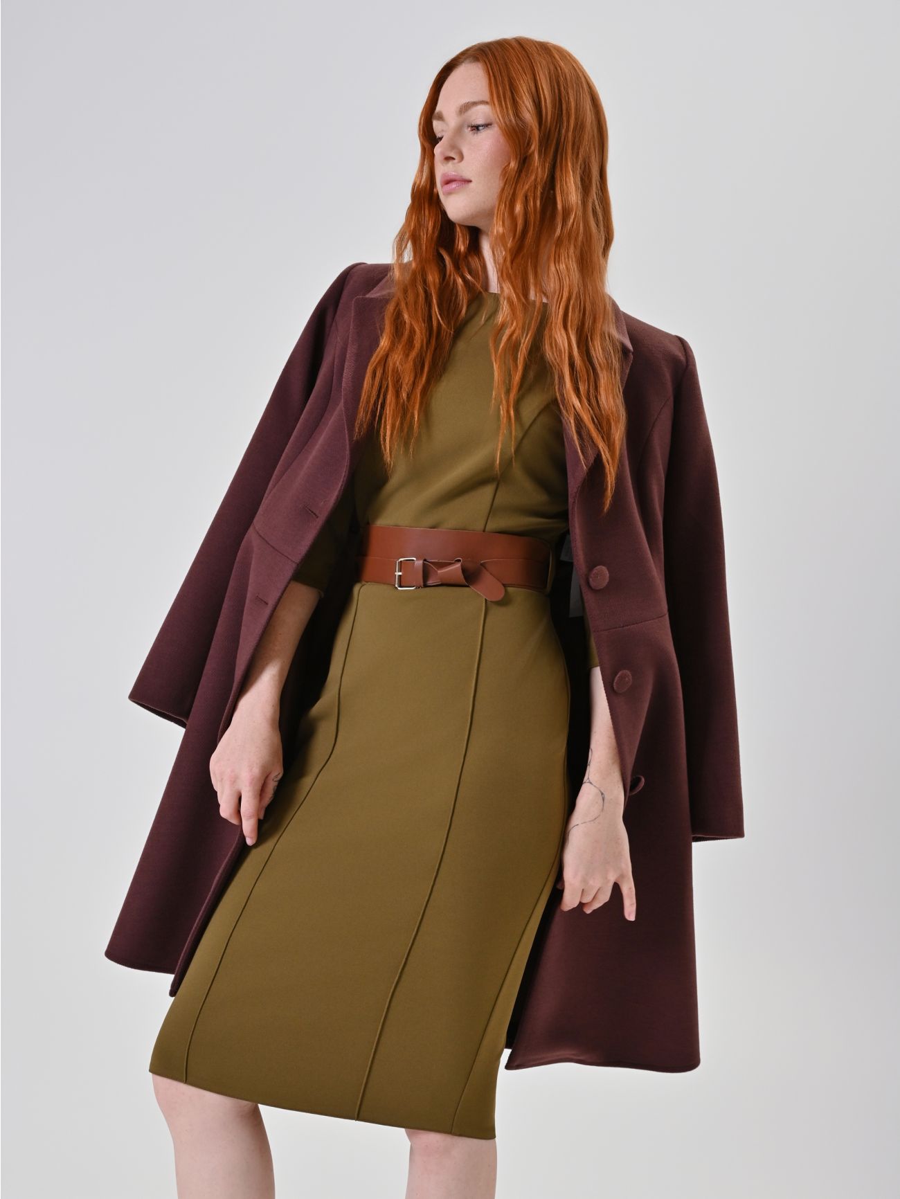 Etuikleid in Khaki mit Gürtel  Rinascimento