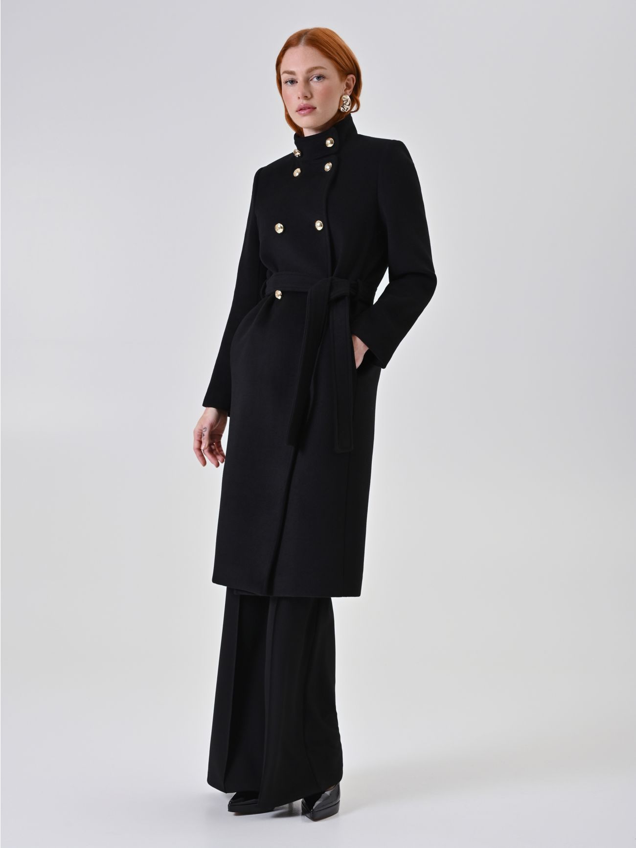 Cappotto Nero Doppiopetto con Collo in Piedi in_i7