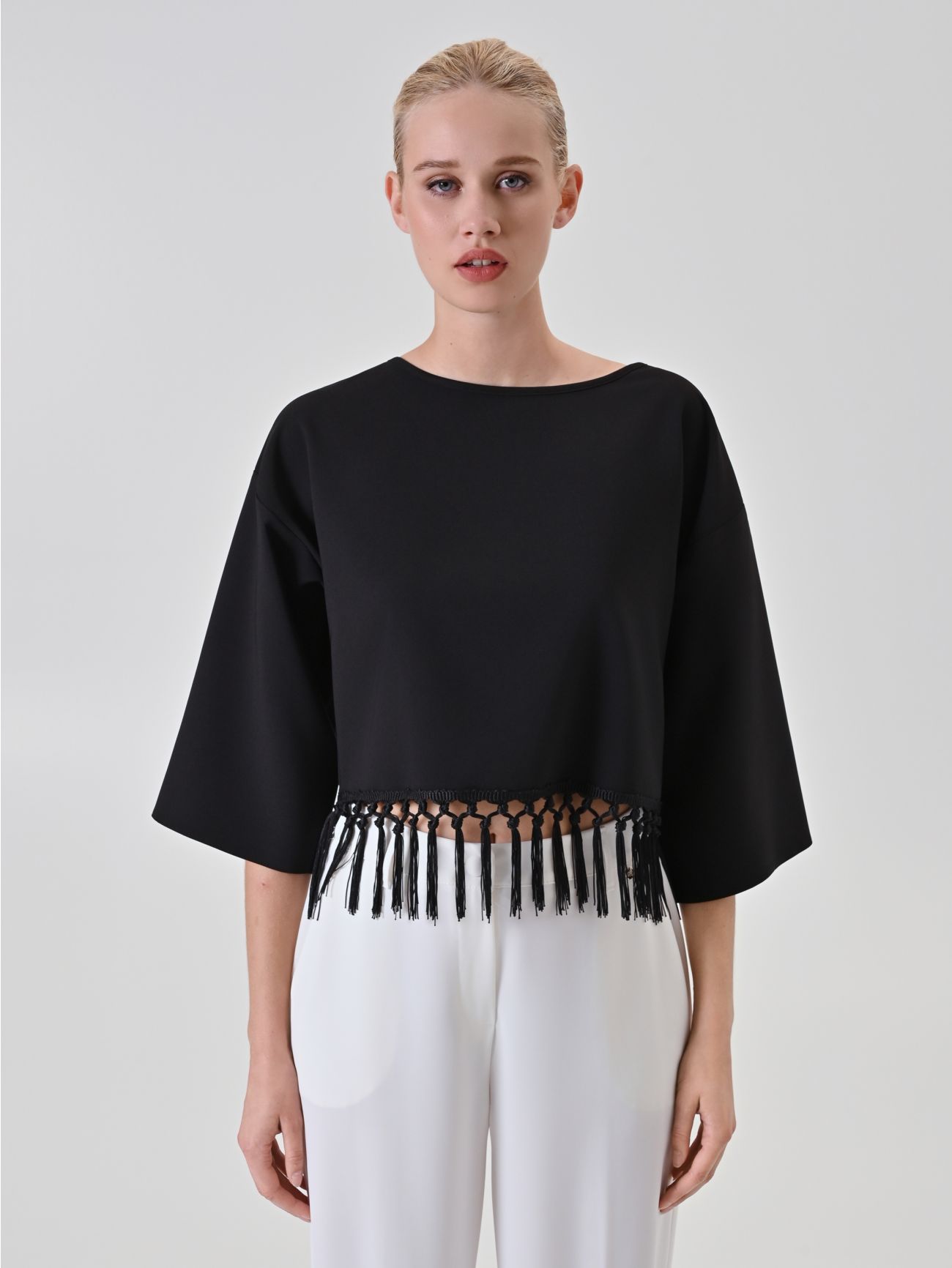 Top noir à passementerie et franges det_2