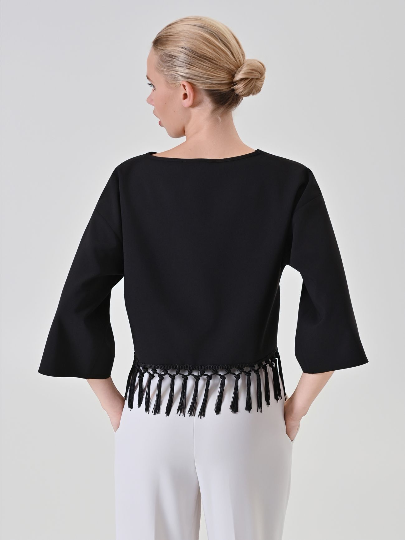 Top noir à passementerie et franges det_3