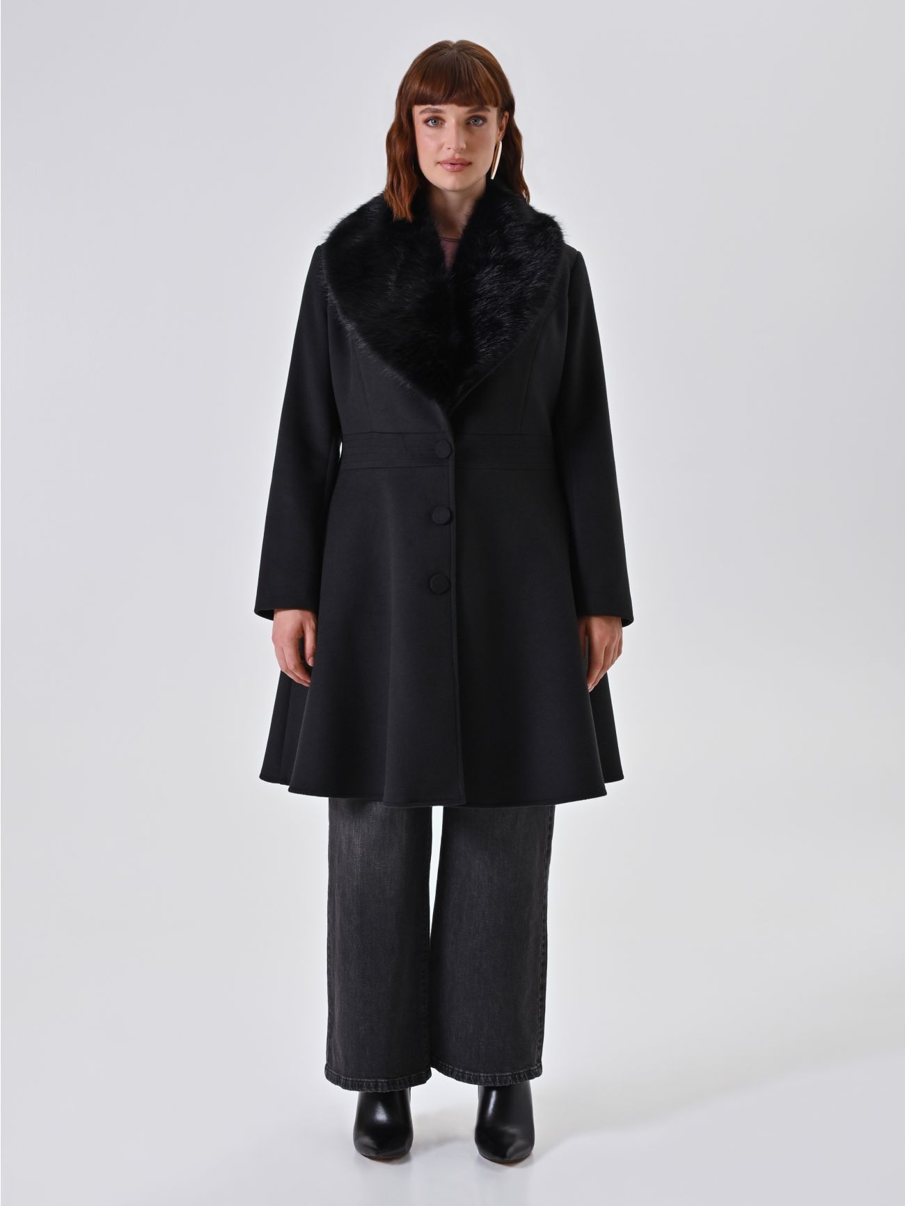 Black curvy coat det_1