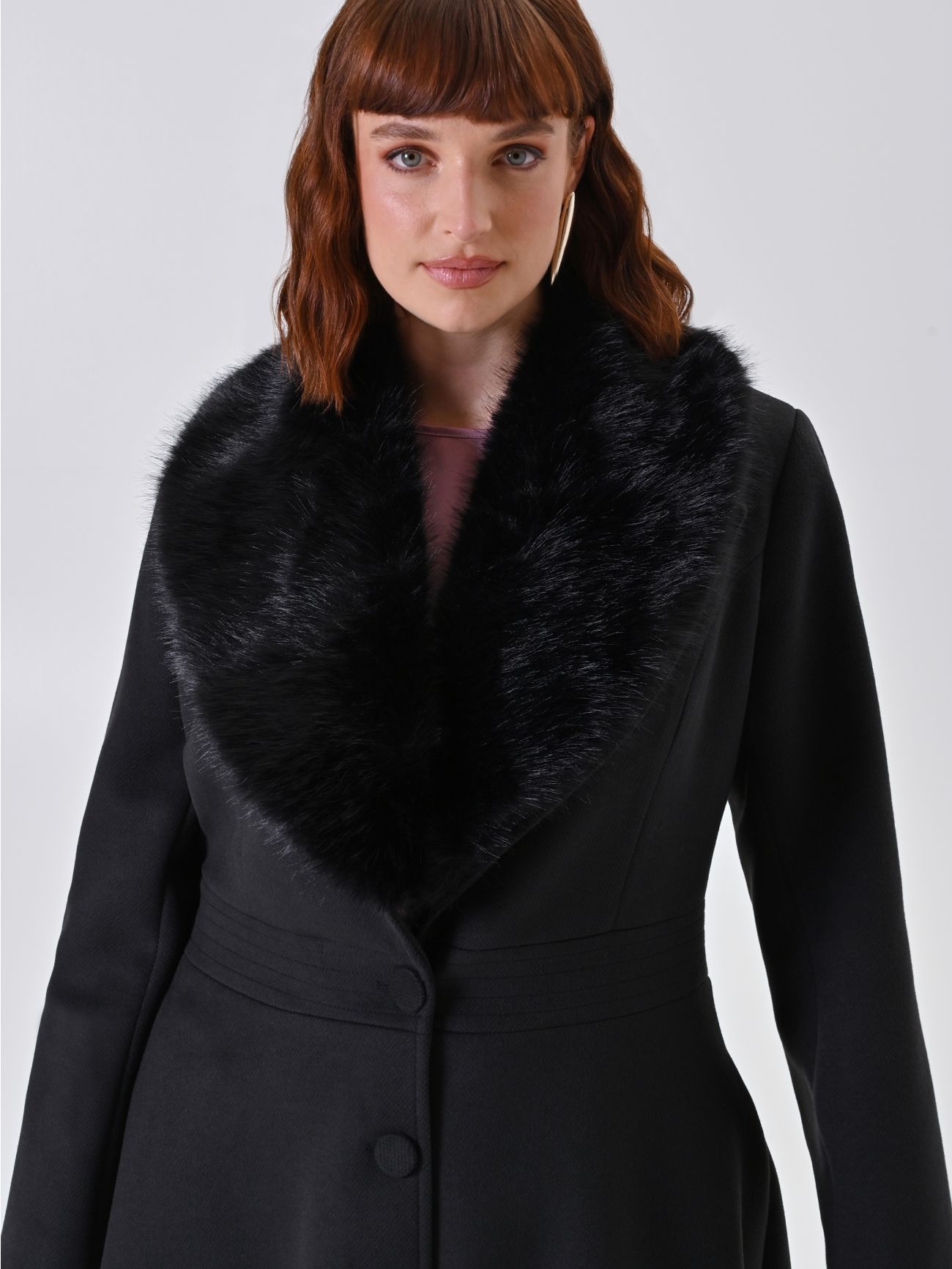Black curvy coat in_i5