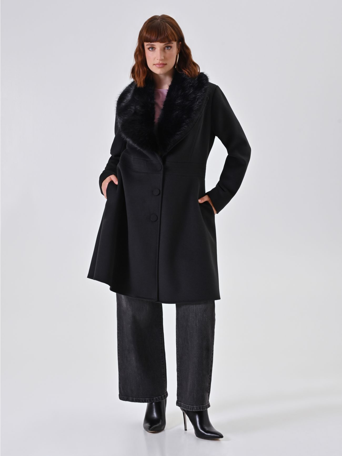 Black curvy coat in_i7