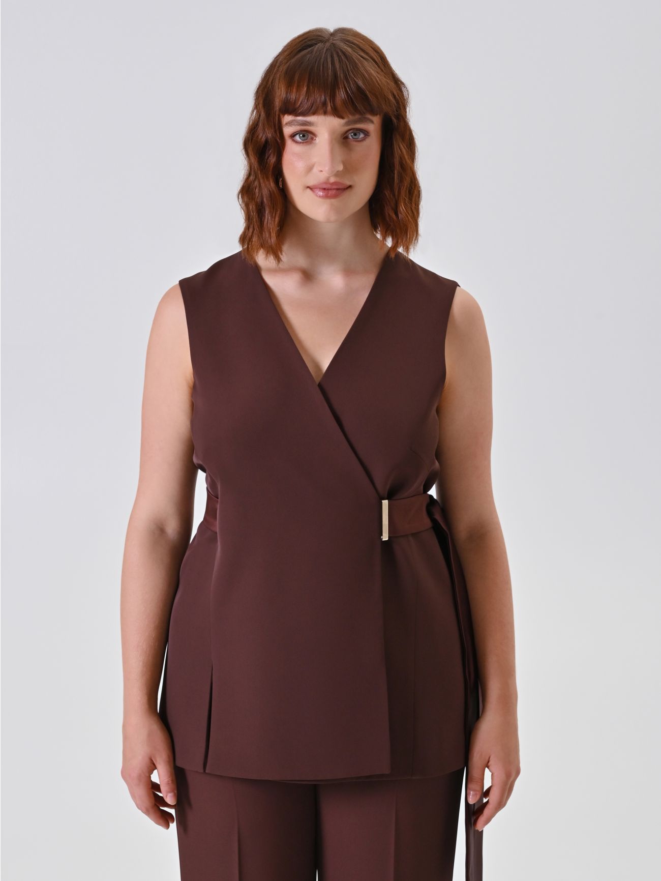 Curvy Brown Vest det_2