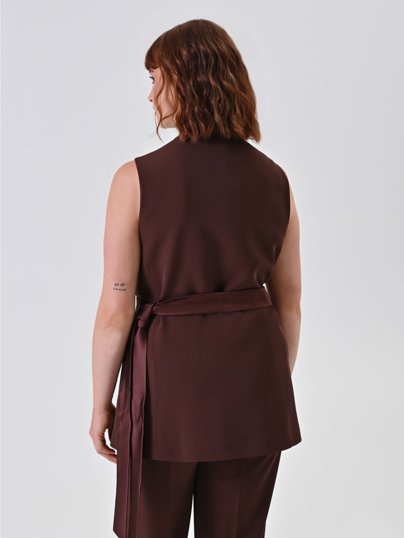 Curvy Brown Vest det_3