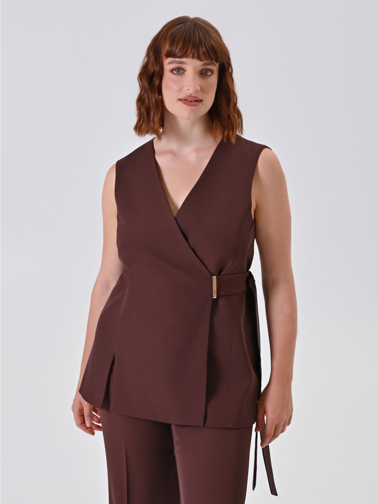 Curvy Brown Vest in_i7