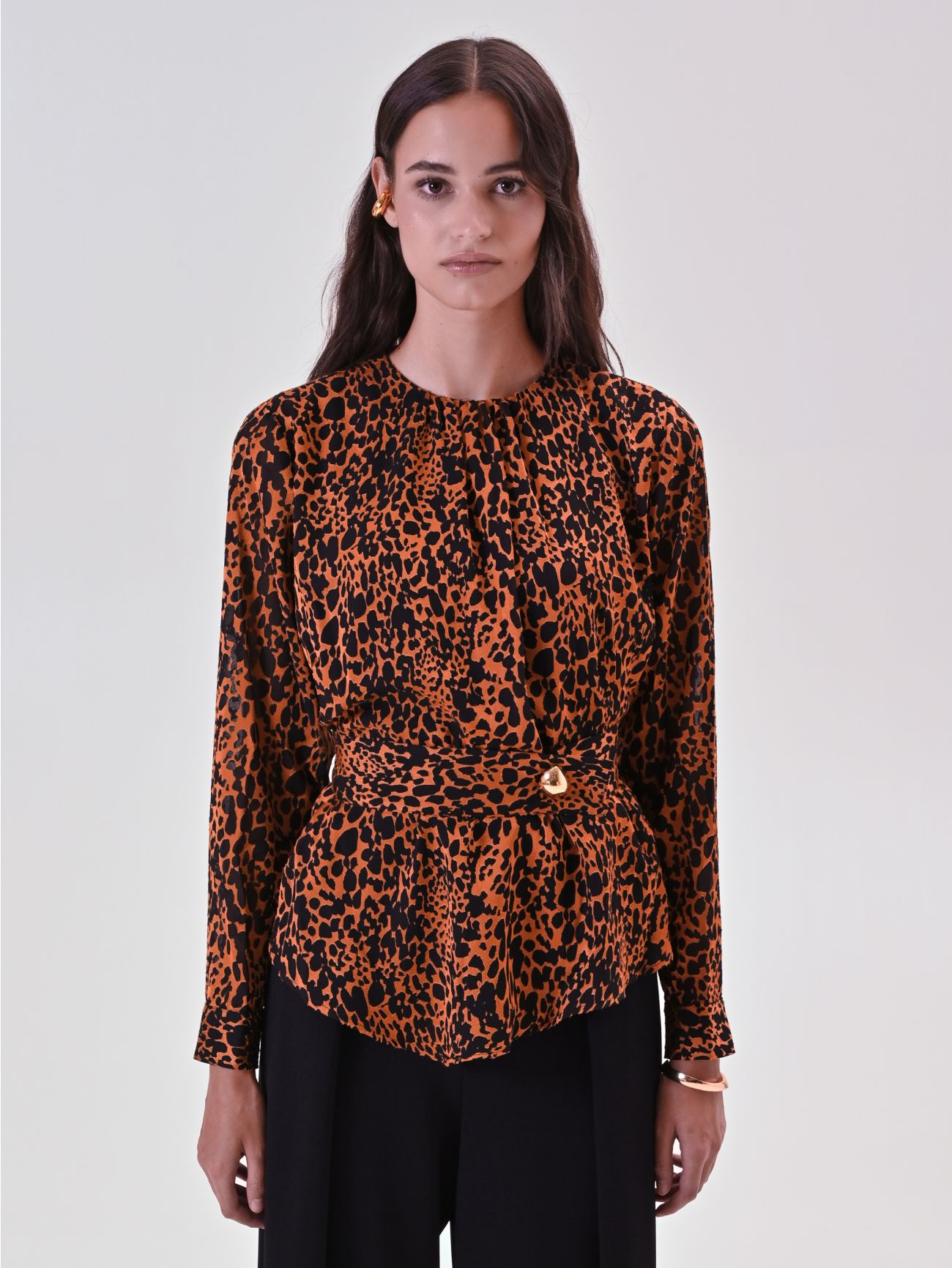 Animal-Print Blouse with Belt det_2