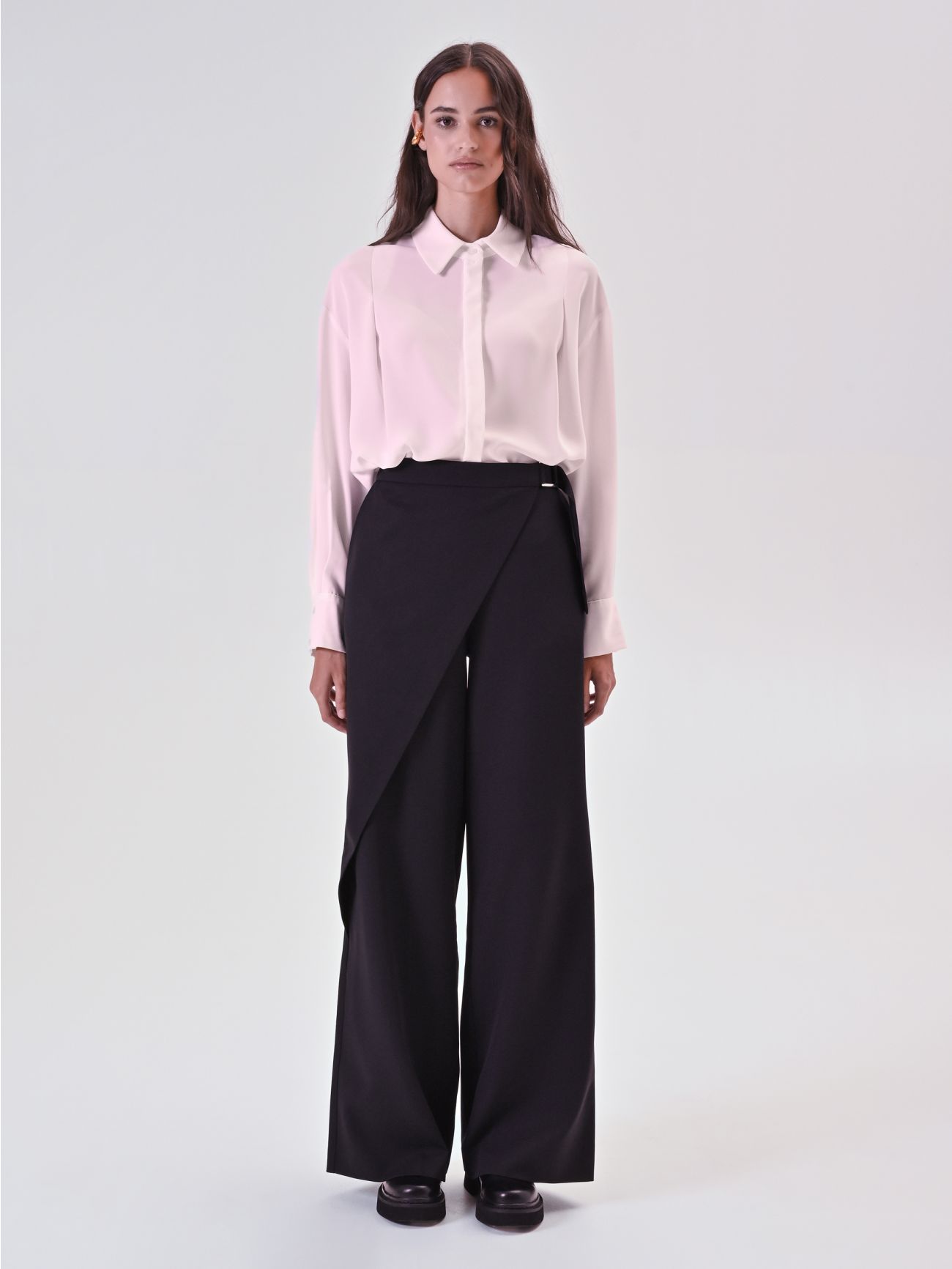 Pantalon noir avec pan et boucle det_1