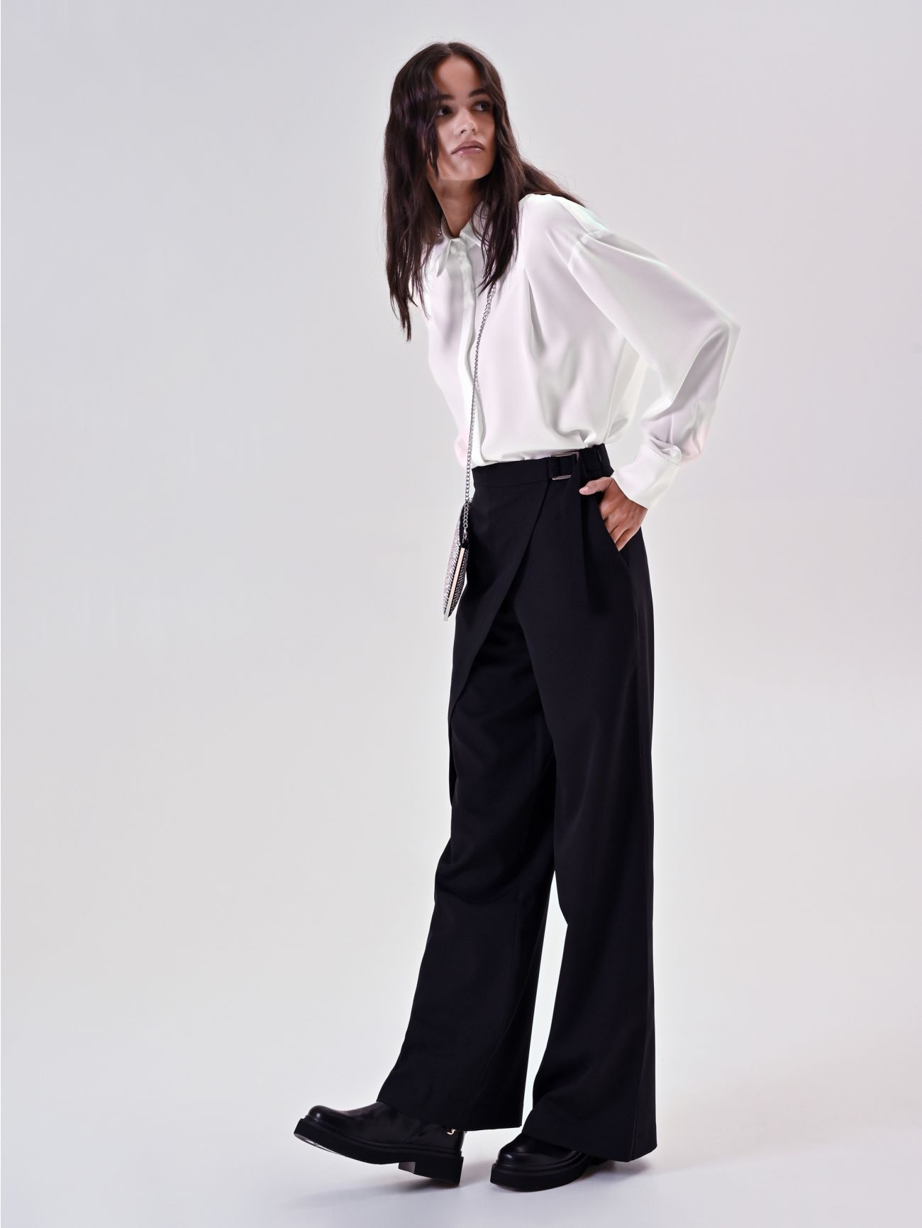 Pantalon noir avec pan et boucle  Rinascimento