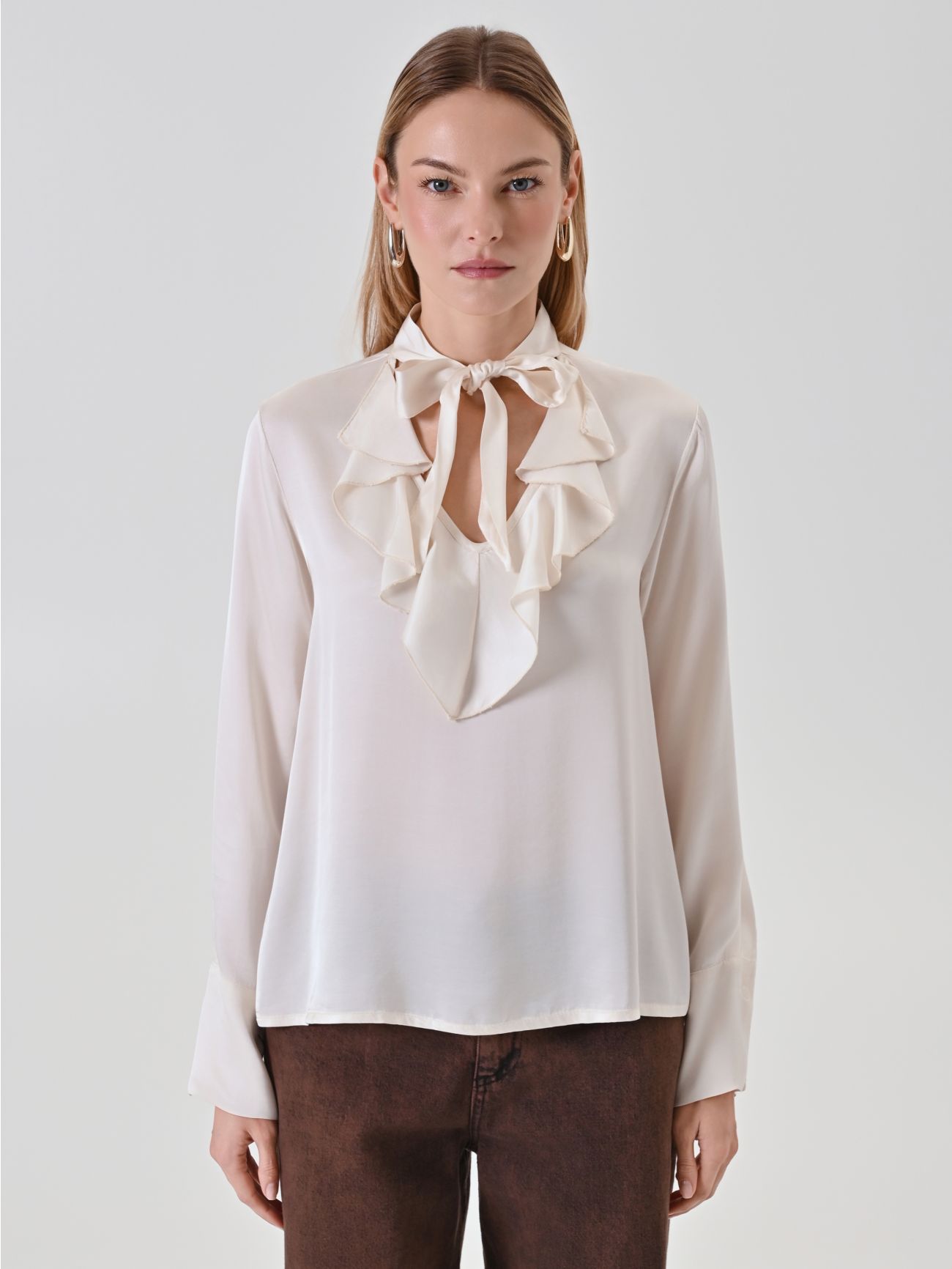 Ivory Ruffled V-Neck Blouse det_2