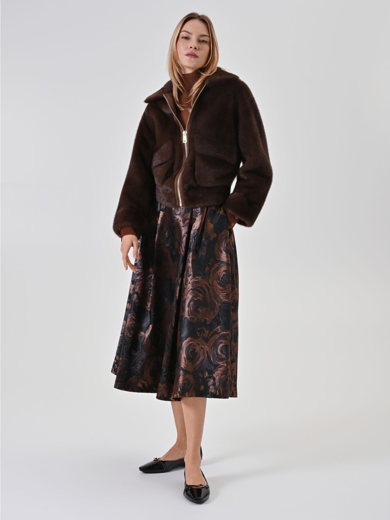 Gonna a ruota cioccolato in jacquard floreale sp_e1