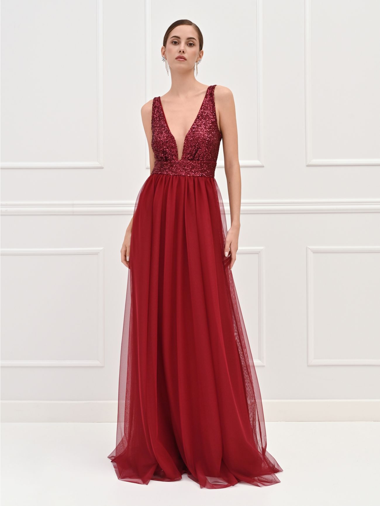 Langes Abendkleid aus Tüll und Pailletten in Bordeauxrot in_i7