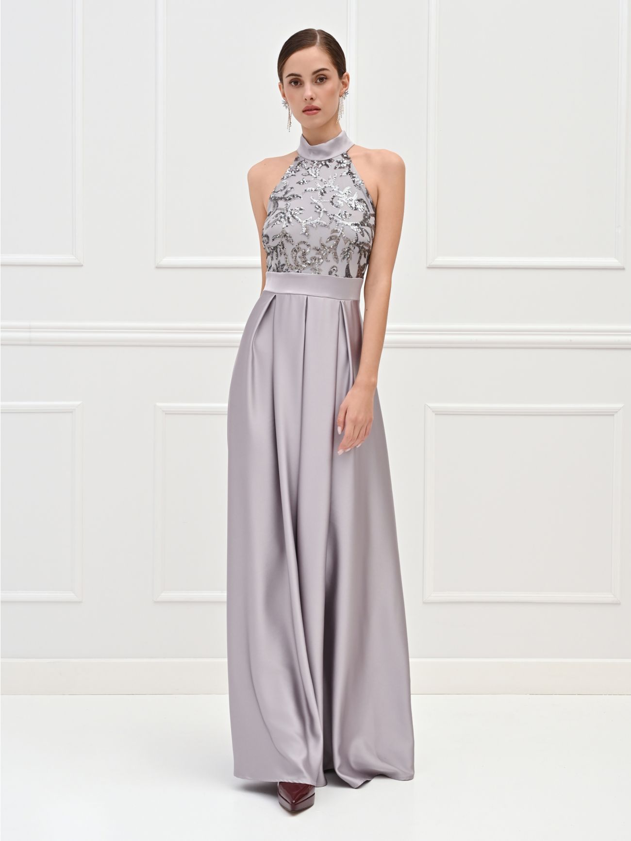 Silberfarbenes Maxikleid mit Pailletten-Oberteil und Satinrock in_i7