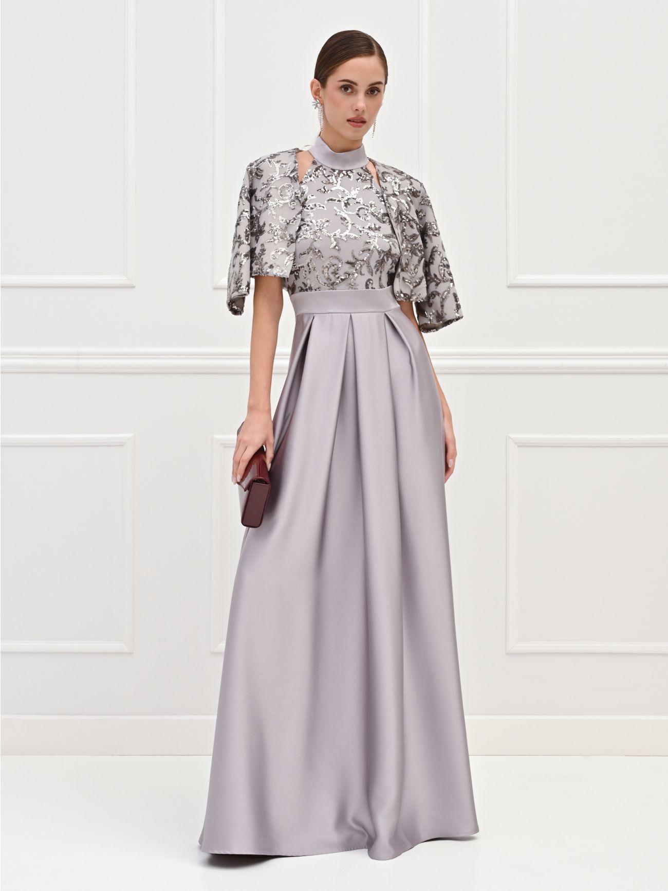 Silberfarbenes Maxikleid mit Pailletten-Oberteil und Satinrock  Rinascimento