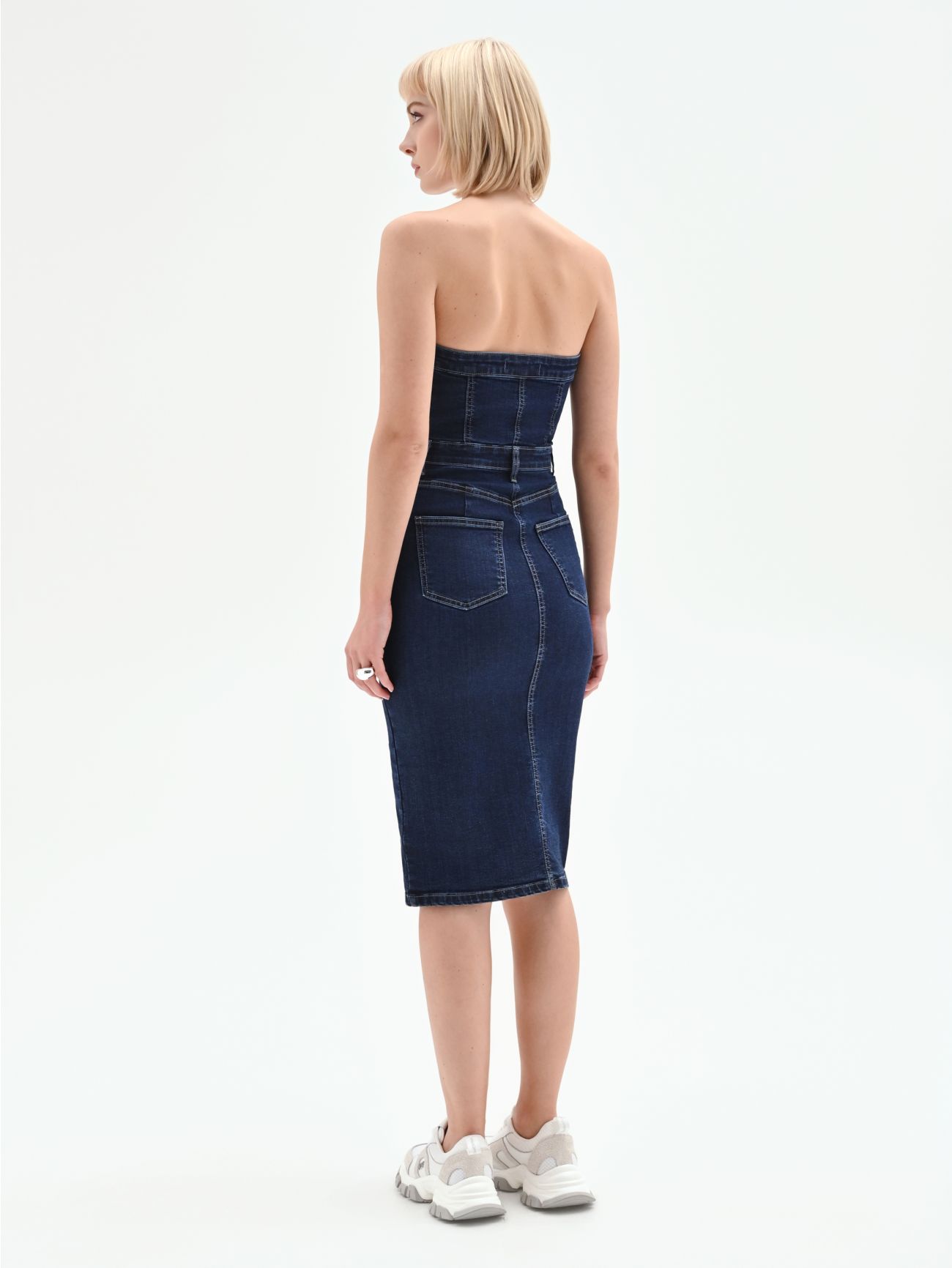 Abito a tubino in denim blu navy con bottoni dorati det_3