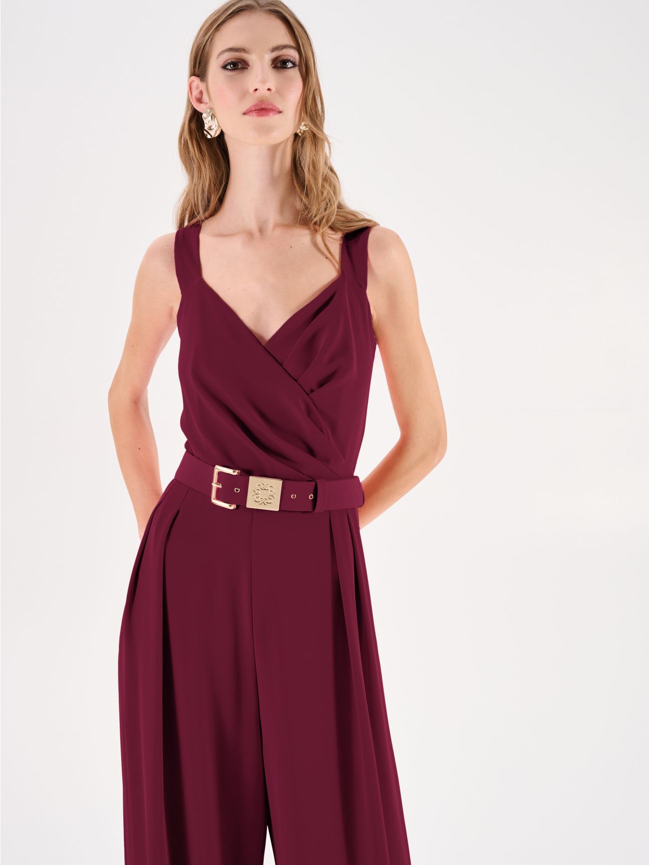 Bordowy kombinezon ze spodniami palazzo in_i5