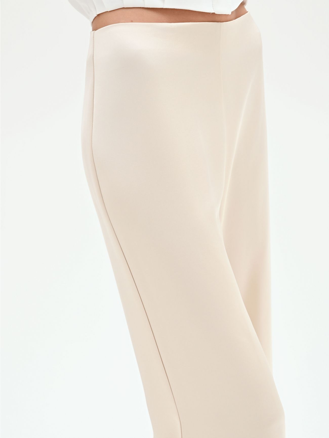 Pantalone a palazzo in raso beige chiaro in_i5
