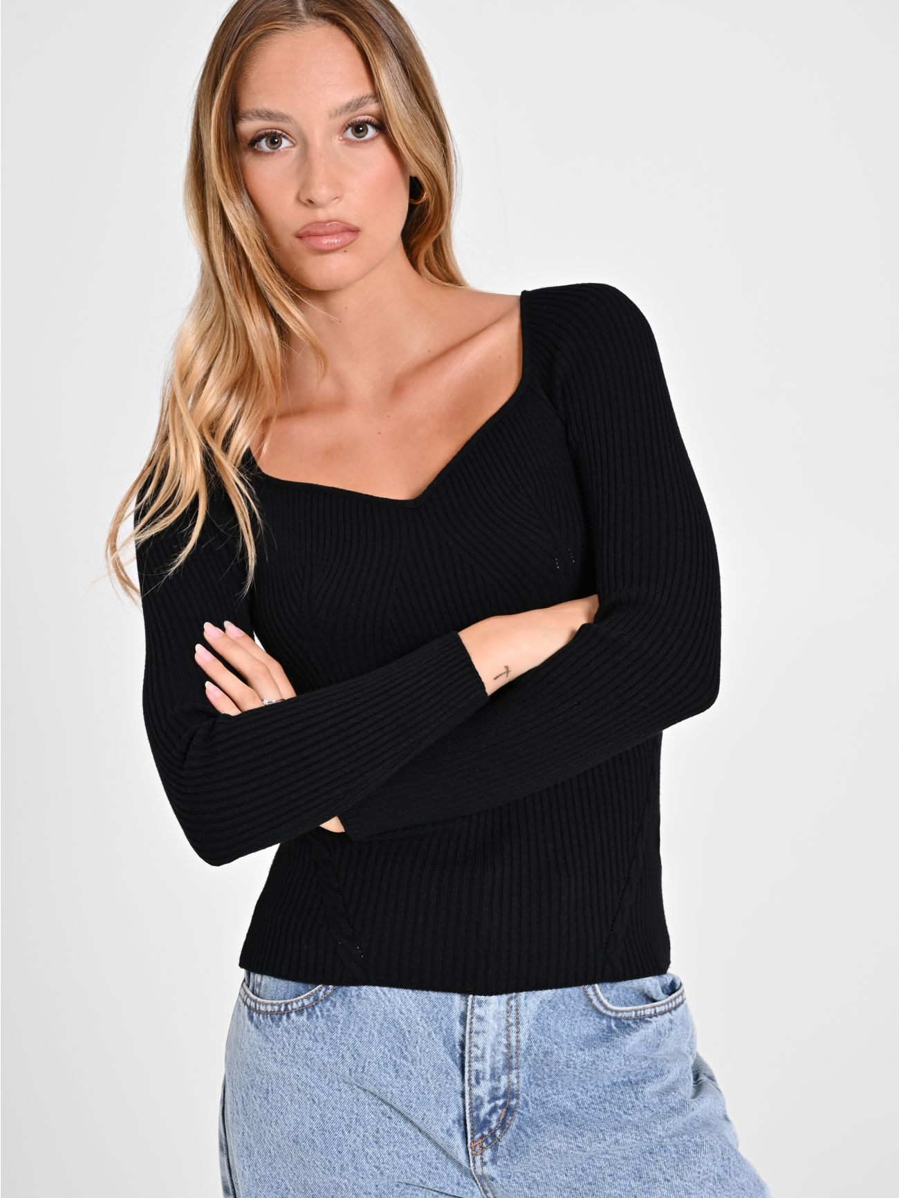 Top noir encolure en c ur