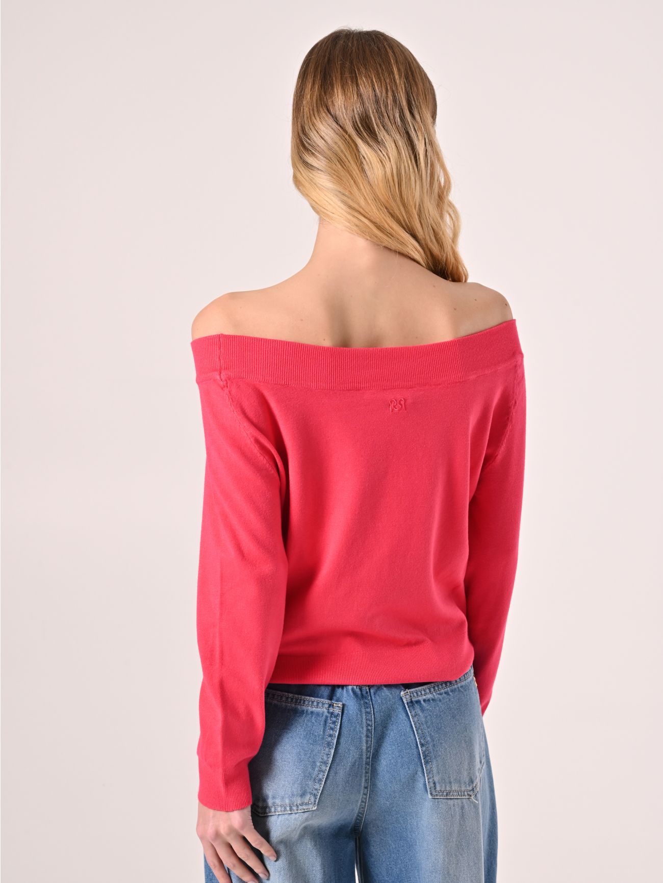 Pull fuchsia à épaule dénudée det_3