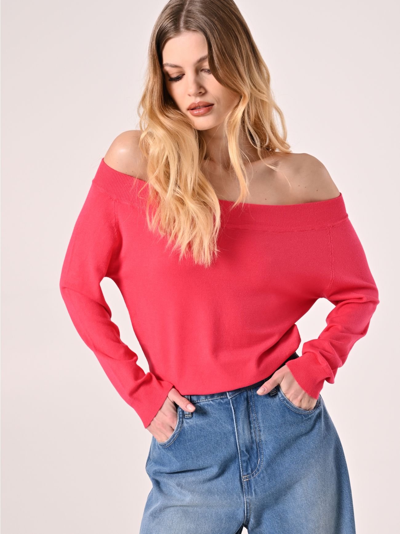 Pull fuchsia à épaule dénudée in_i7