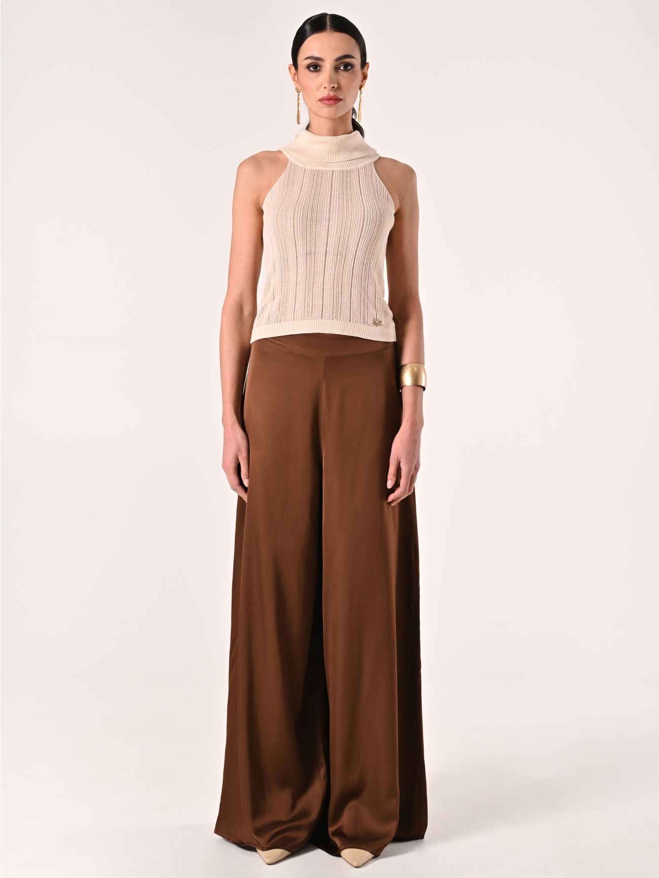 Top beige claro de punto fino calado det_1