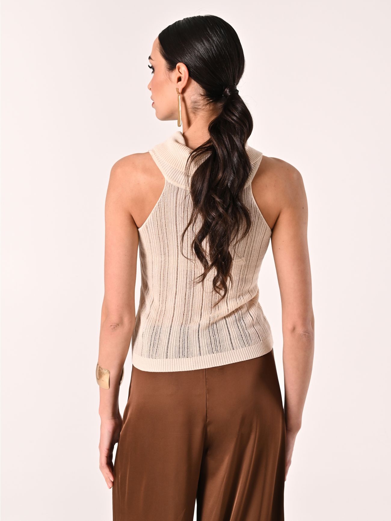 Top beige claro de punto fino calado det_3