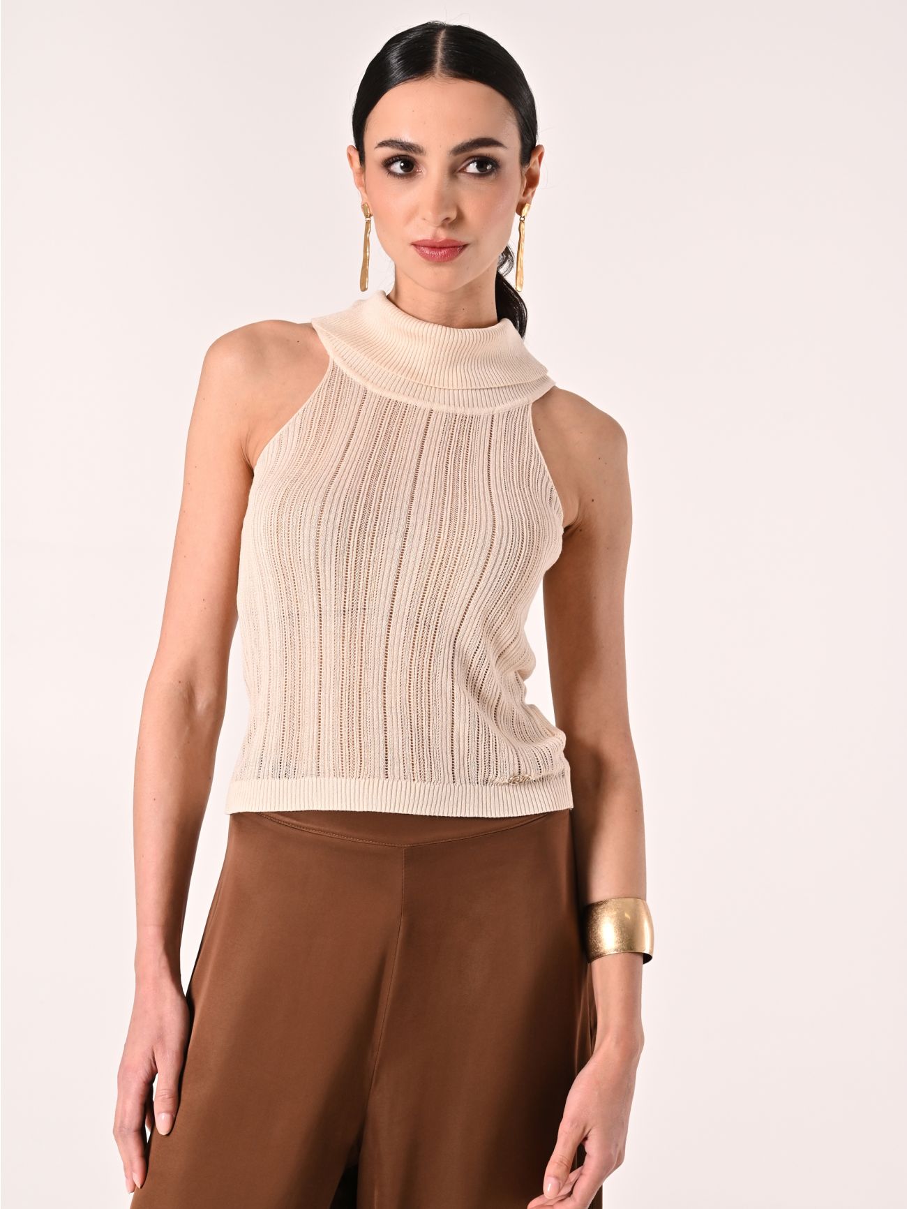 Top beige claro de punto fino calado in_i7
