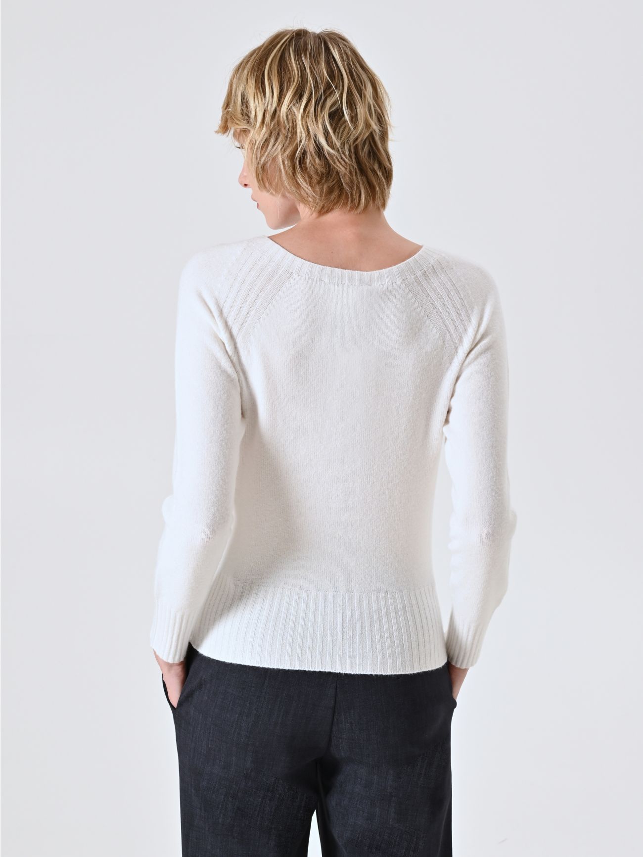 Pullover in Weiß mit RR-Logo det_3