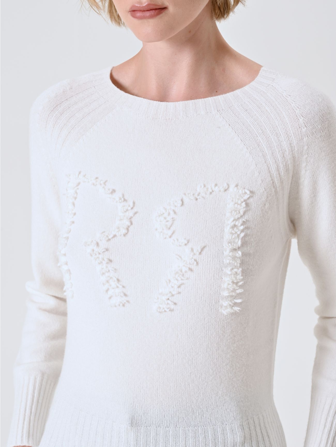 Pullover in Weiß mit RR-Logo in_i5