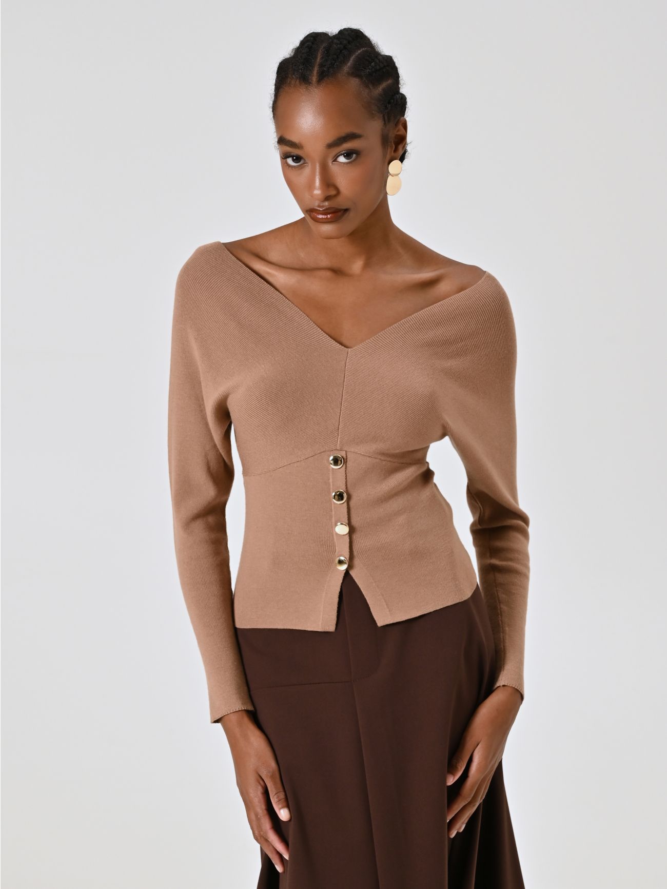 Camel V-neck Sweater in_i7