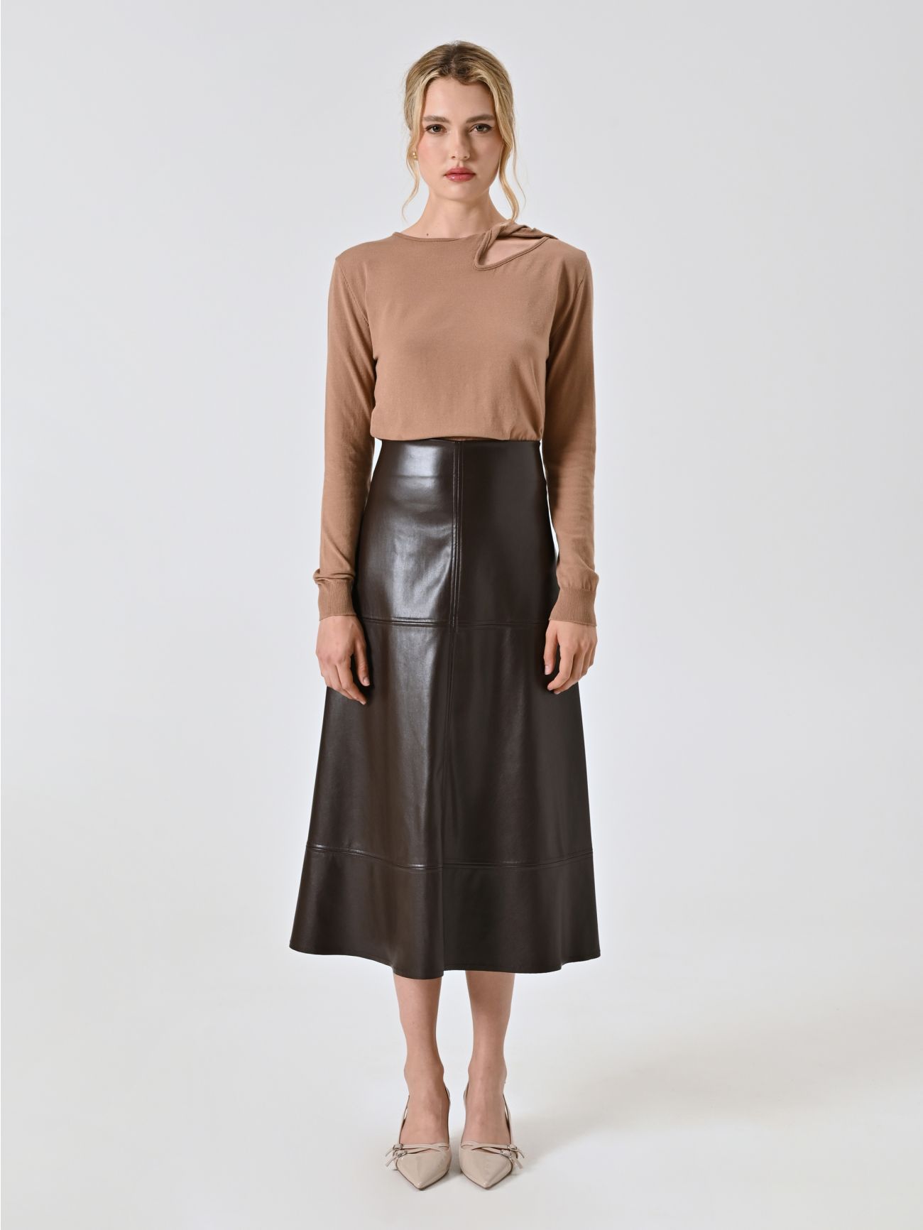 Maglia con Dettaglio Cut Out Cammello det_1