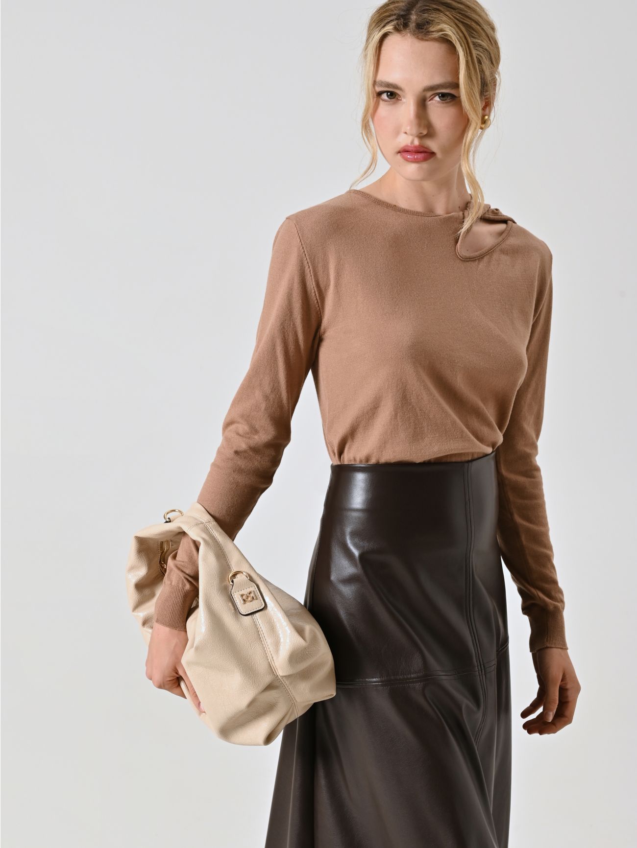 Maglia con Dettaglio Cut Out Cammello sp_e1